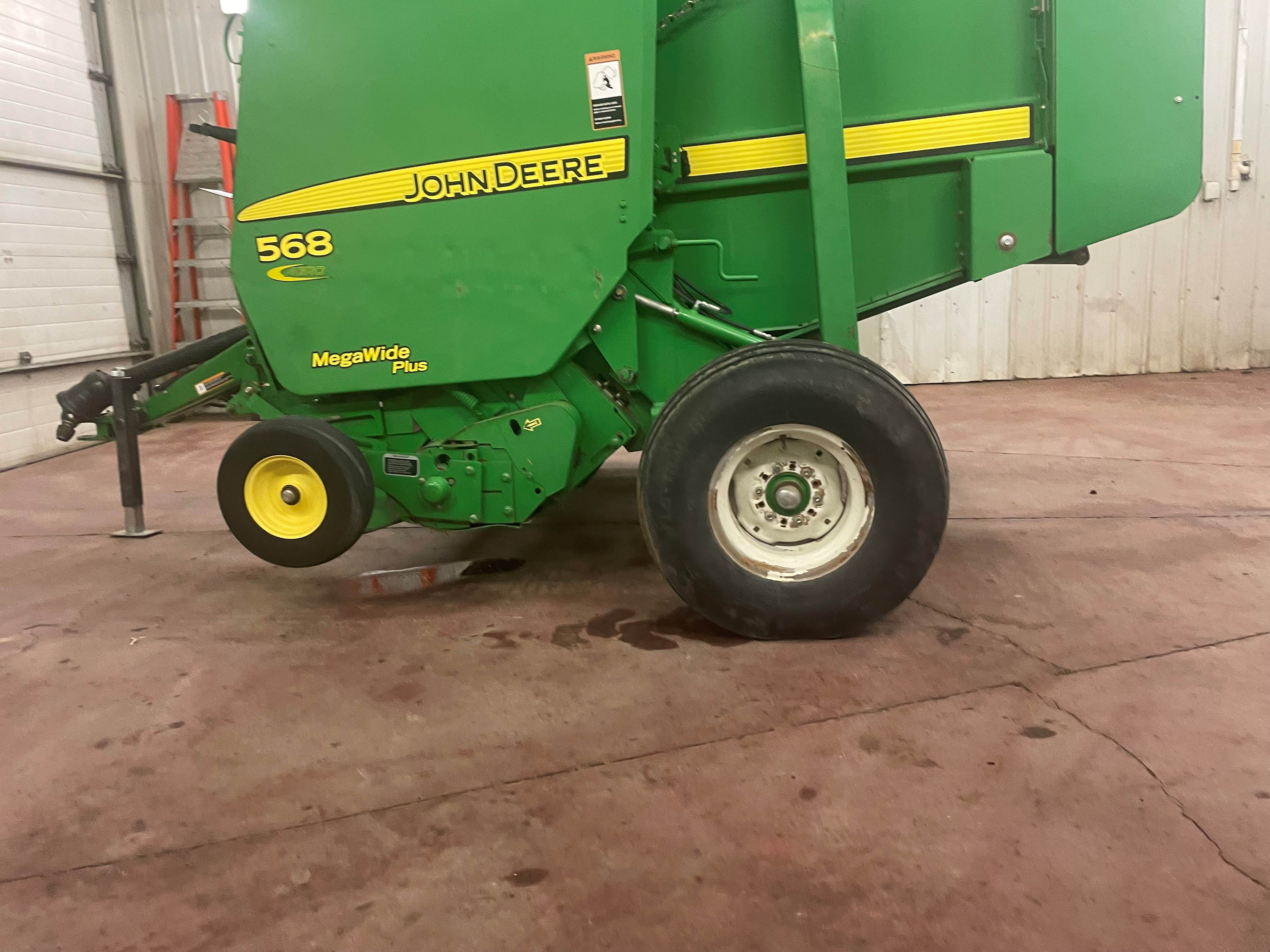 2008 John Deere 568 Baler/Round