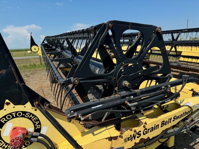 2009 Honey Bee SP30 Windrower Draper Header