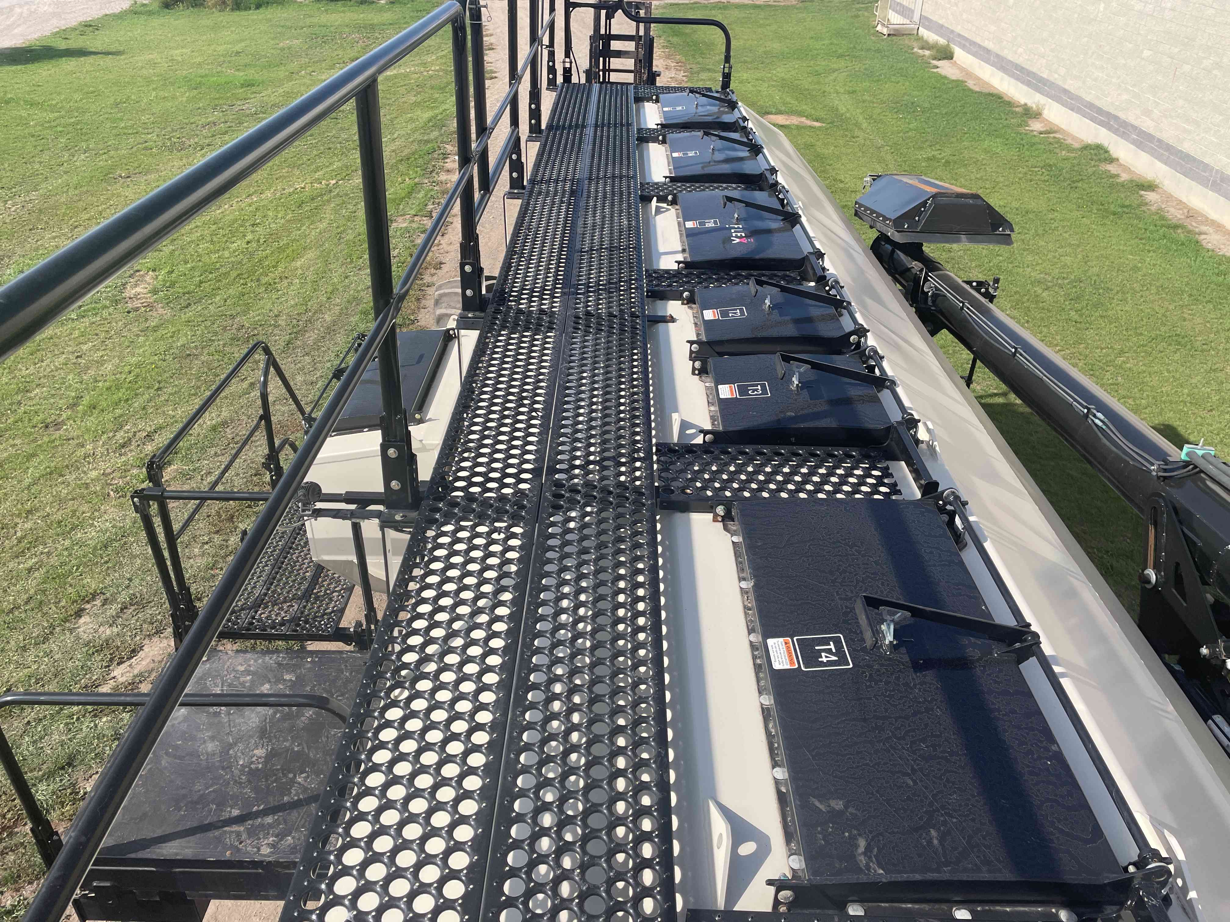 2016 Bourgault 7950 Air Tank/Cart