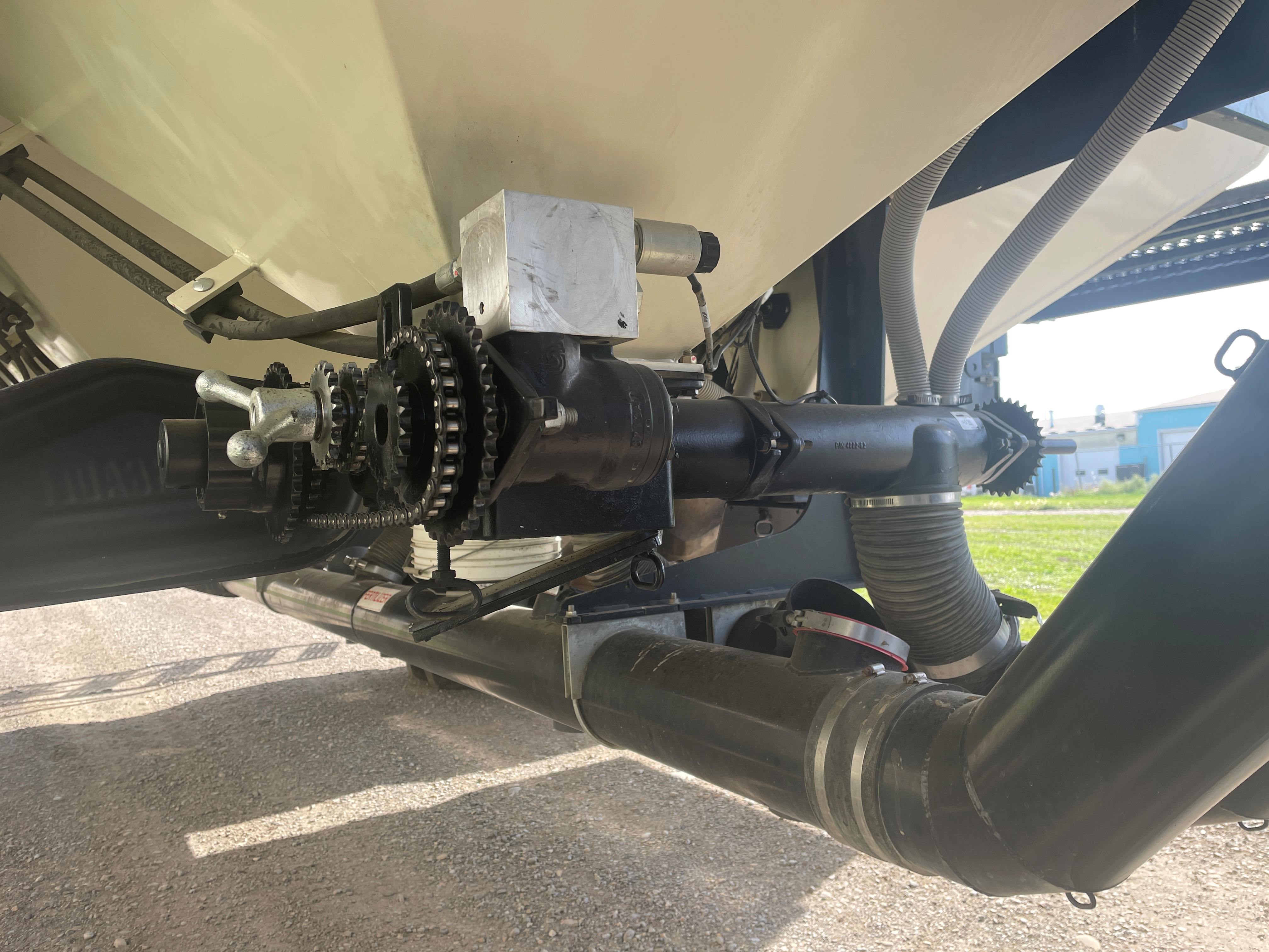 2016 Bourgault 7950 Air Tank/Cart