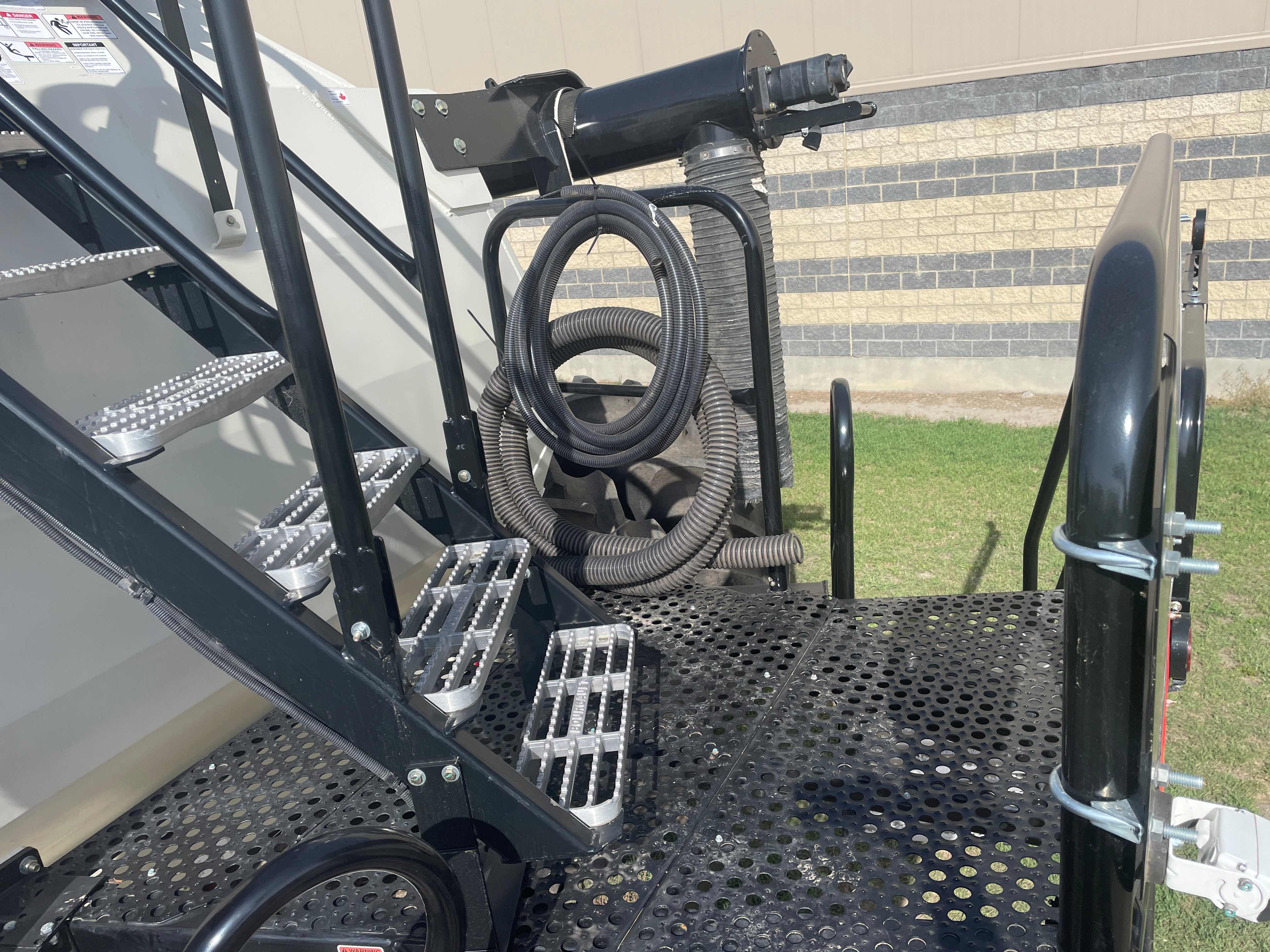 2016 Bourgault 7950 Air Tank/Cart