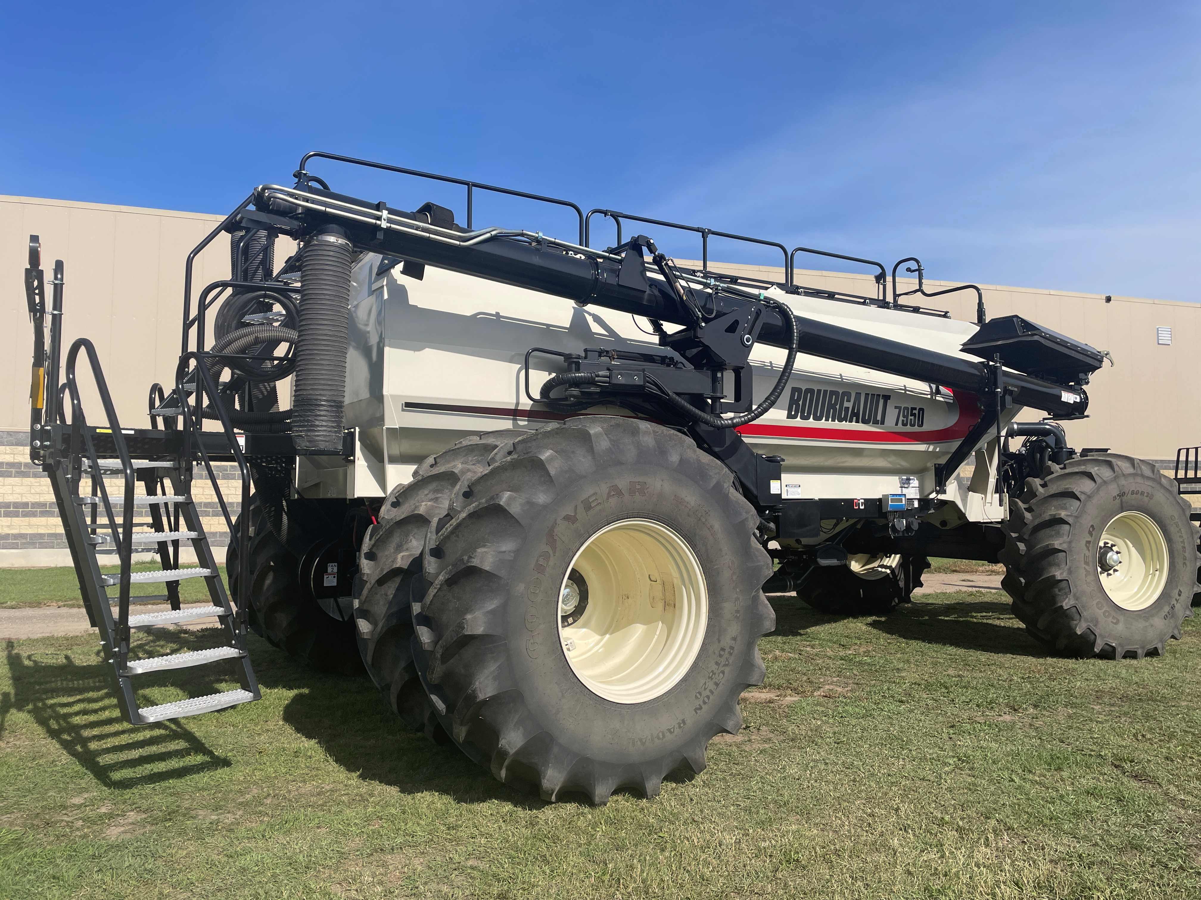 2016 Bourgault 7950 Air Tank/Cart