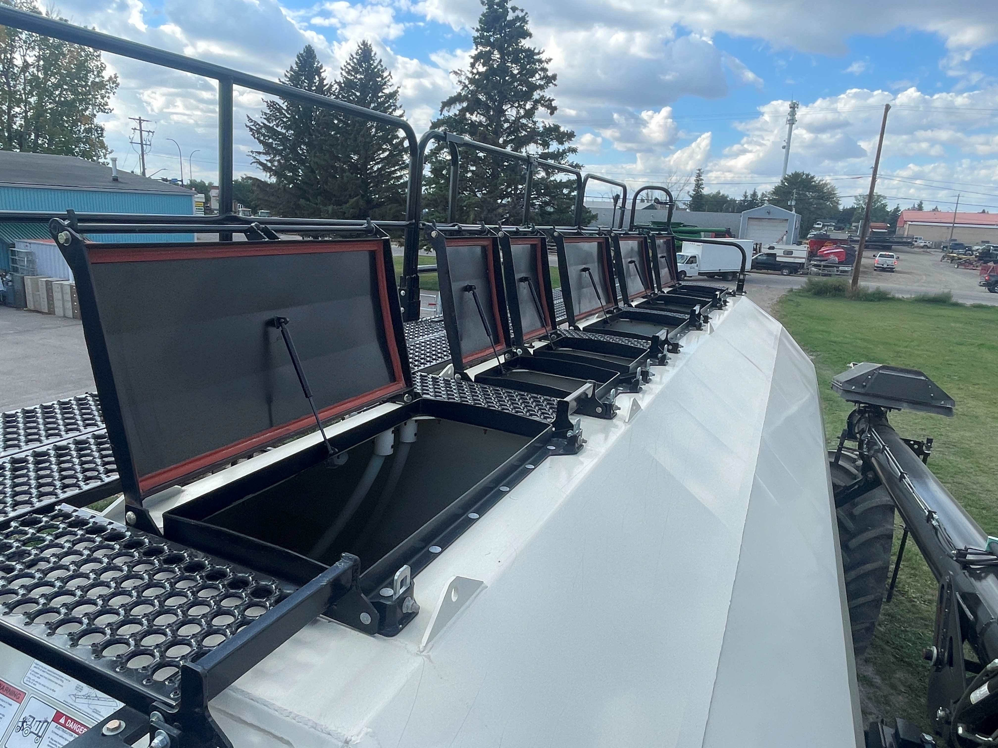 2016 Bourgault 7950 Air Tank/Cart