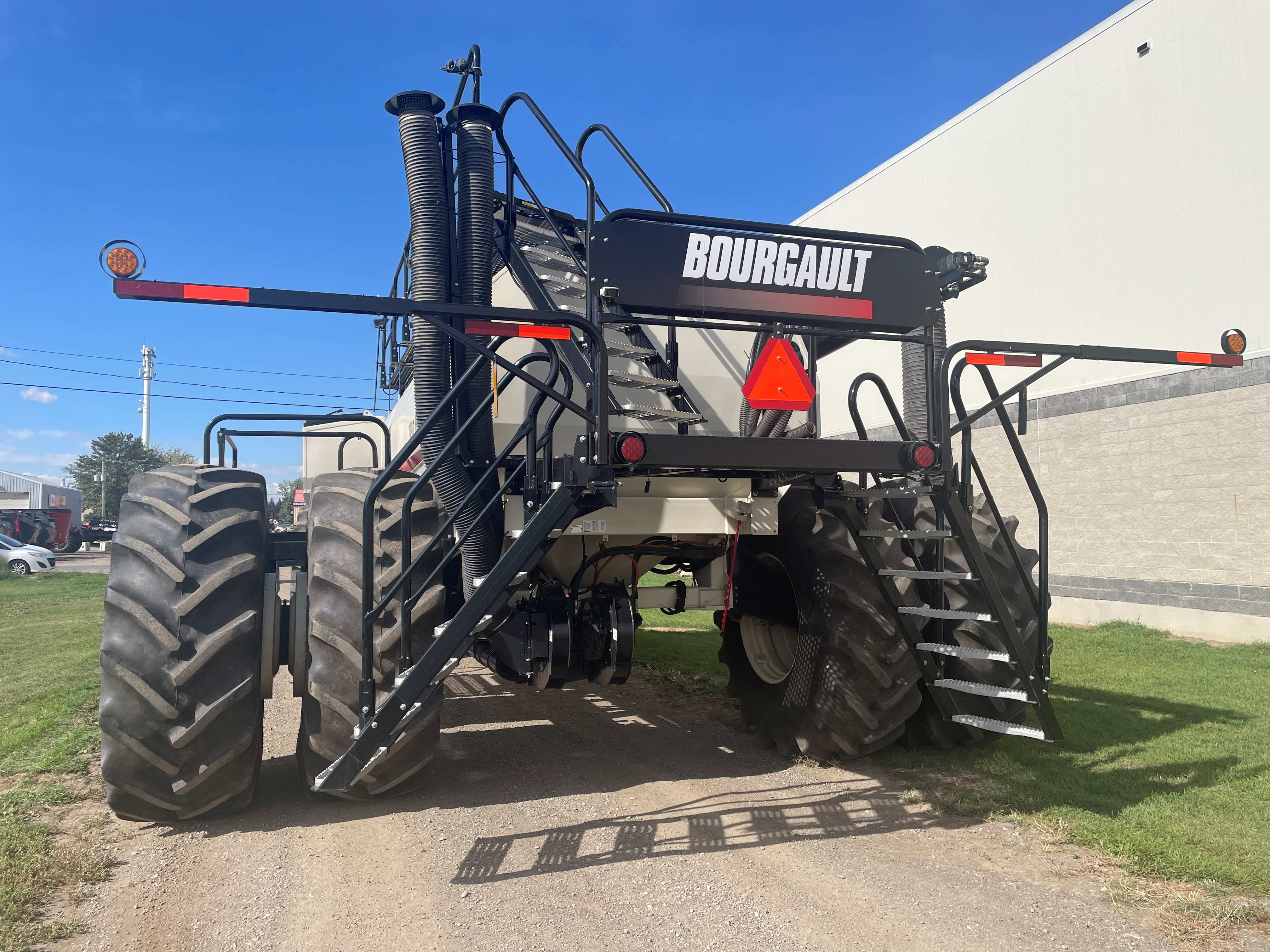 2016 Bourgault 7950 Air Tank/Cart