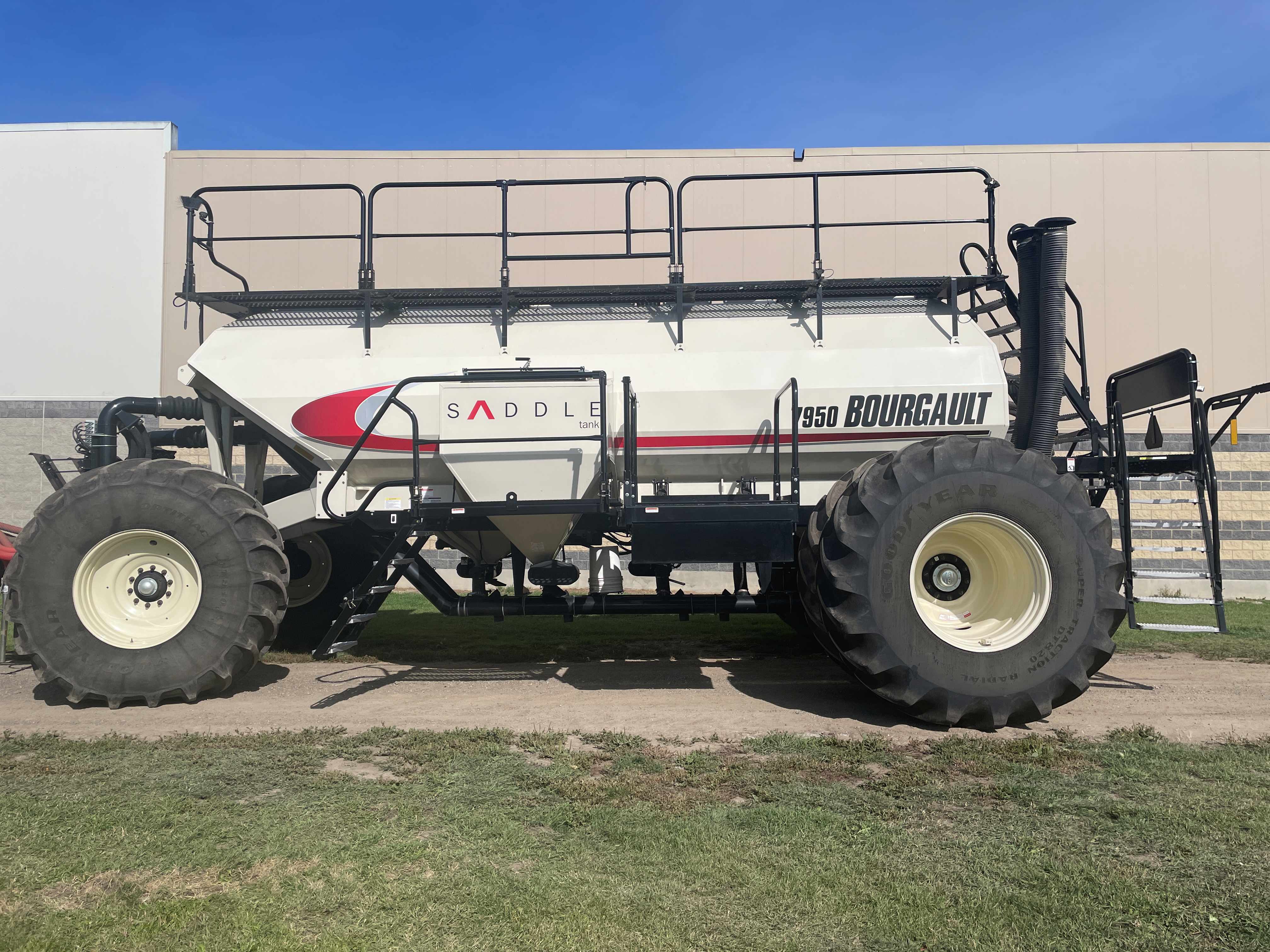 2016 Bourgault 7950 Air Tank/Cart