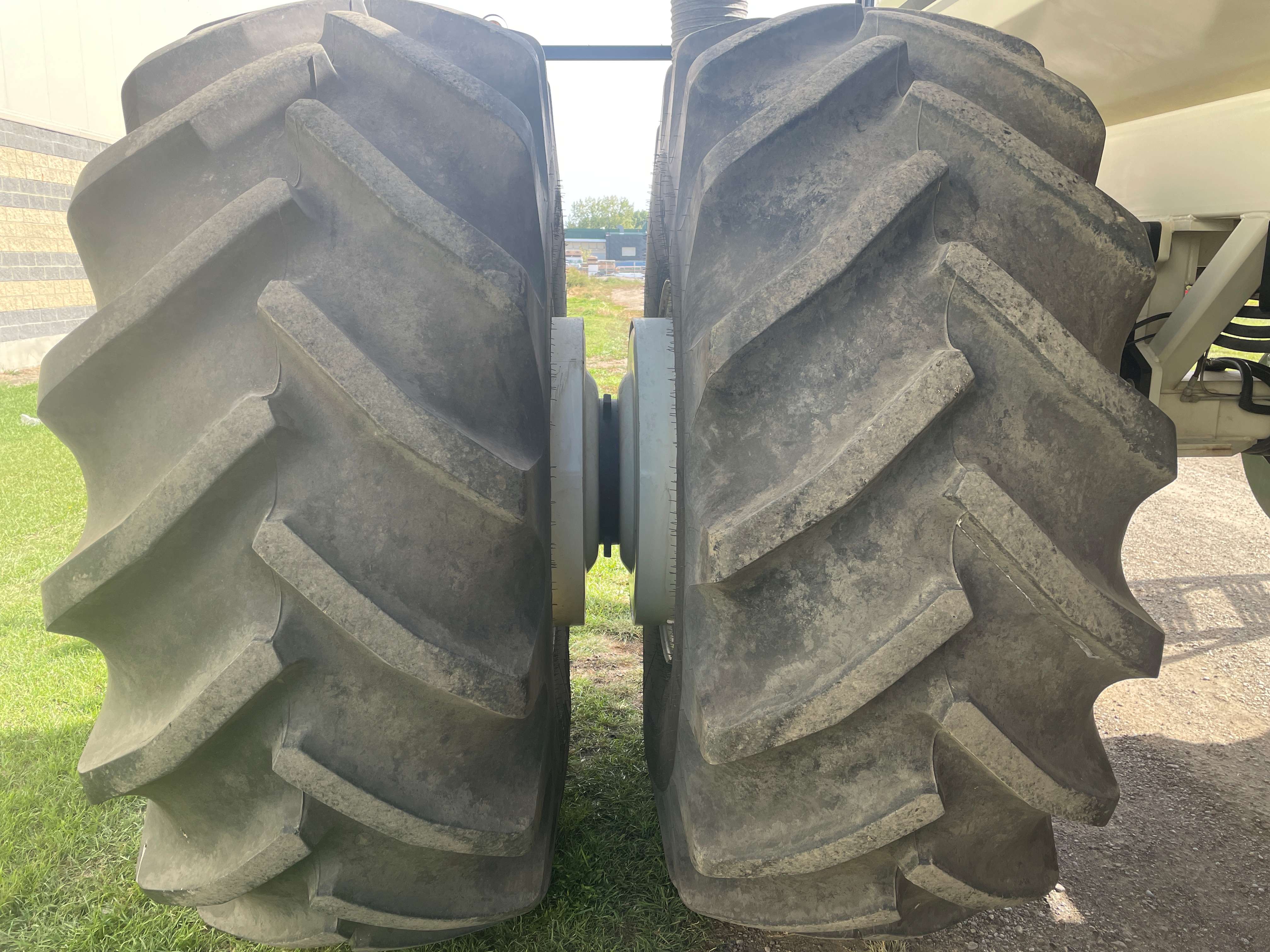 2016 Bourgault 7950 Air Tank/Cart