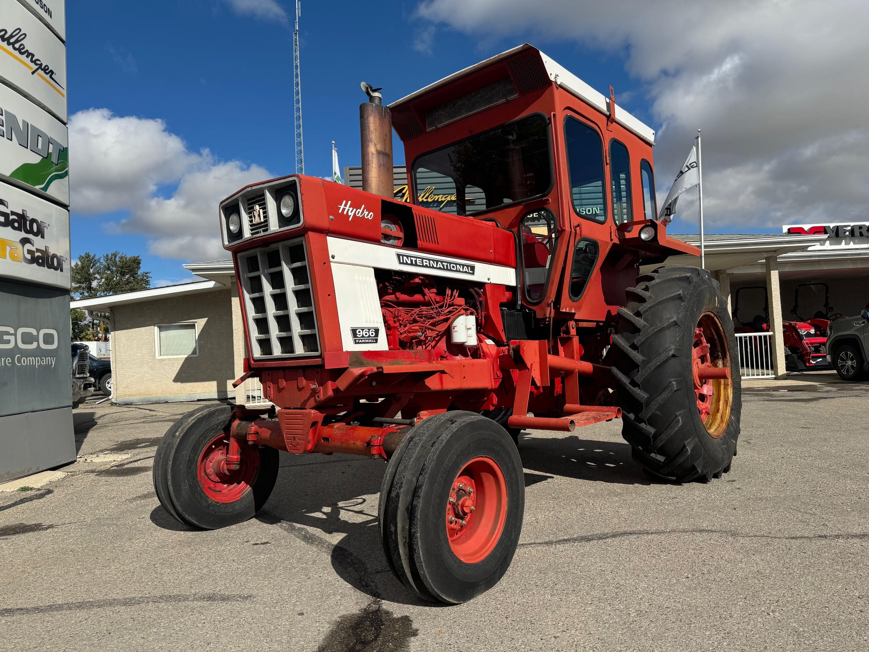 1974 International 966 Tractor