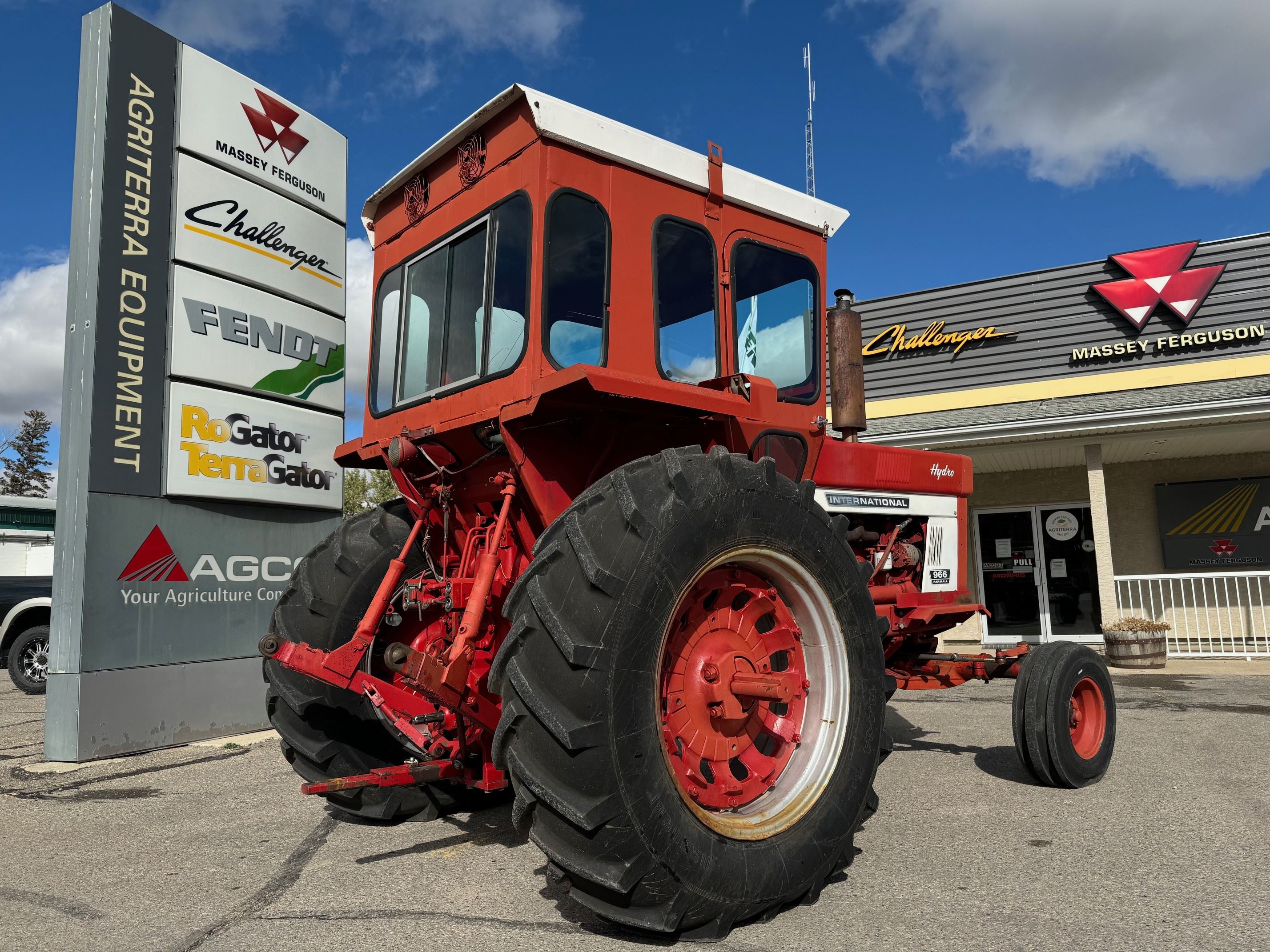 1974 International 966 Tractor