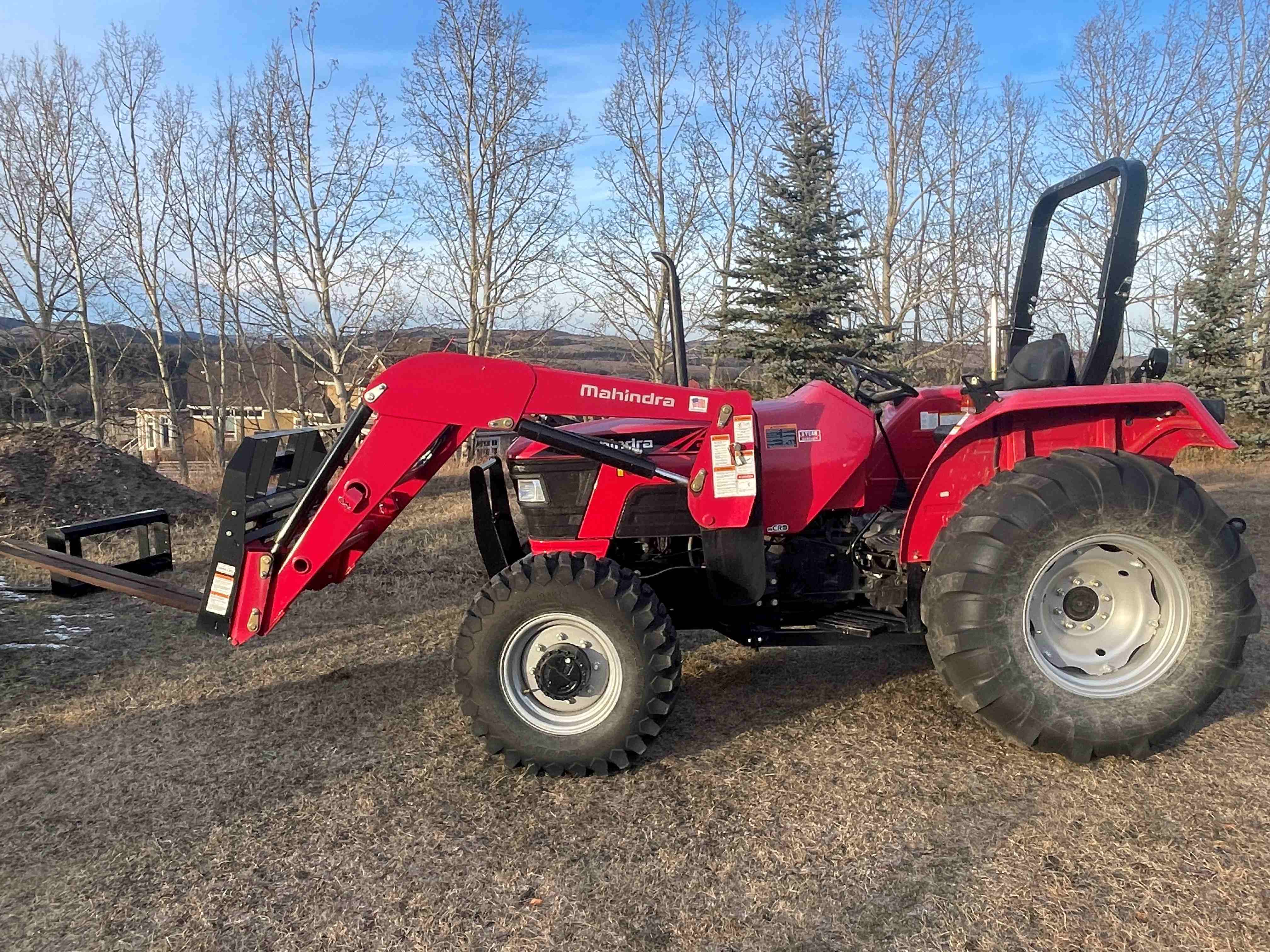 2017 Mahindra 5570 Tractor