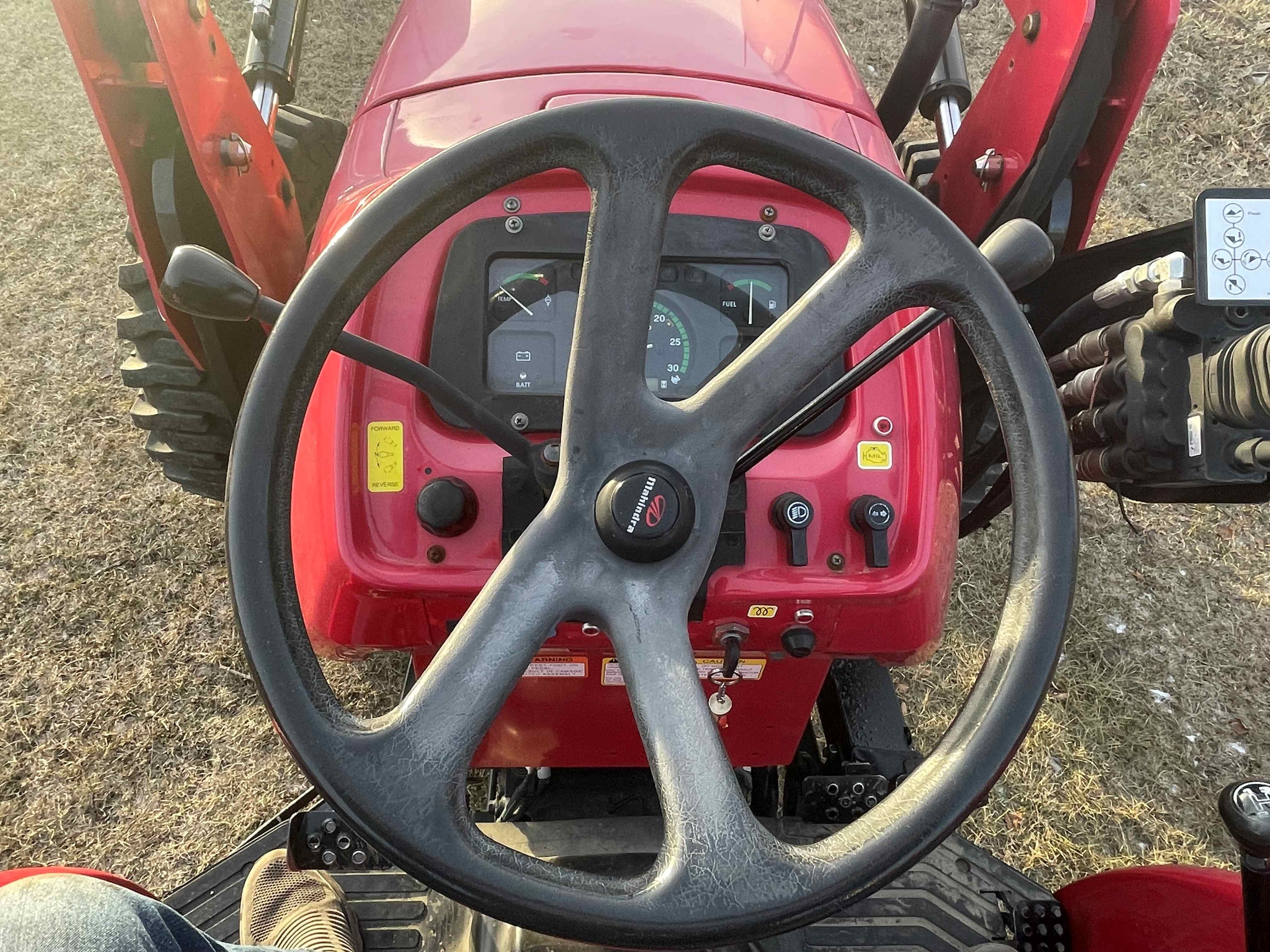 2017 Mahindra 5570 Tractor