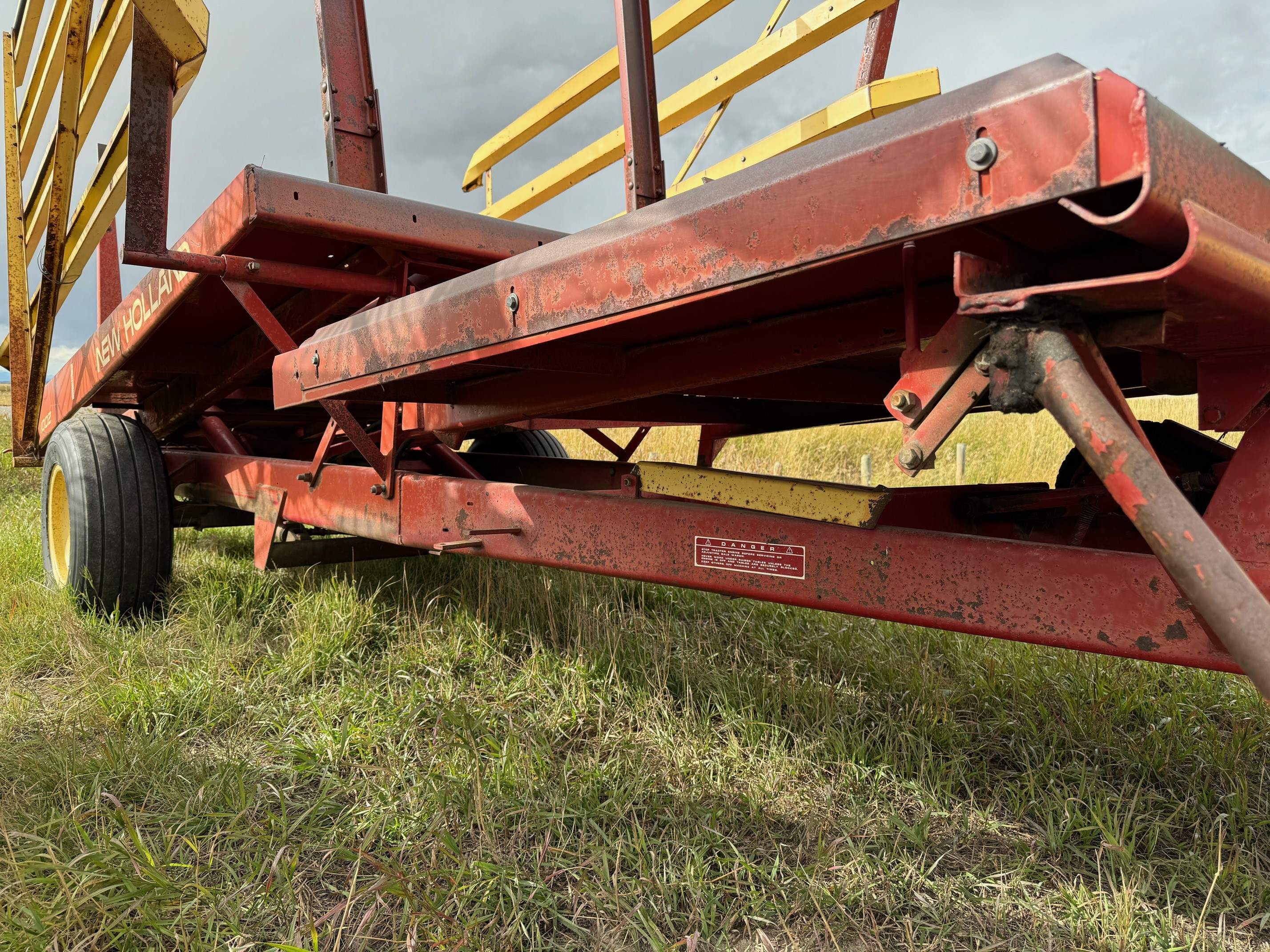 1975 New Holland 1002 Bale Wagon