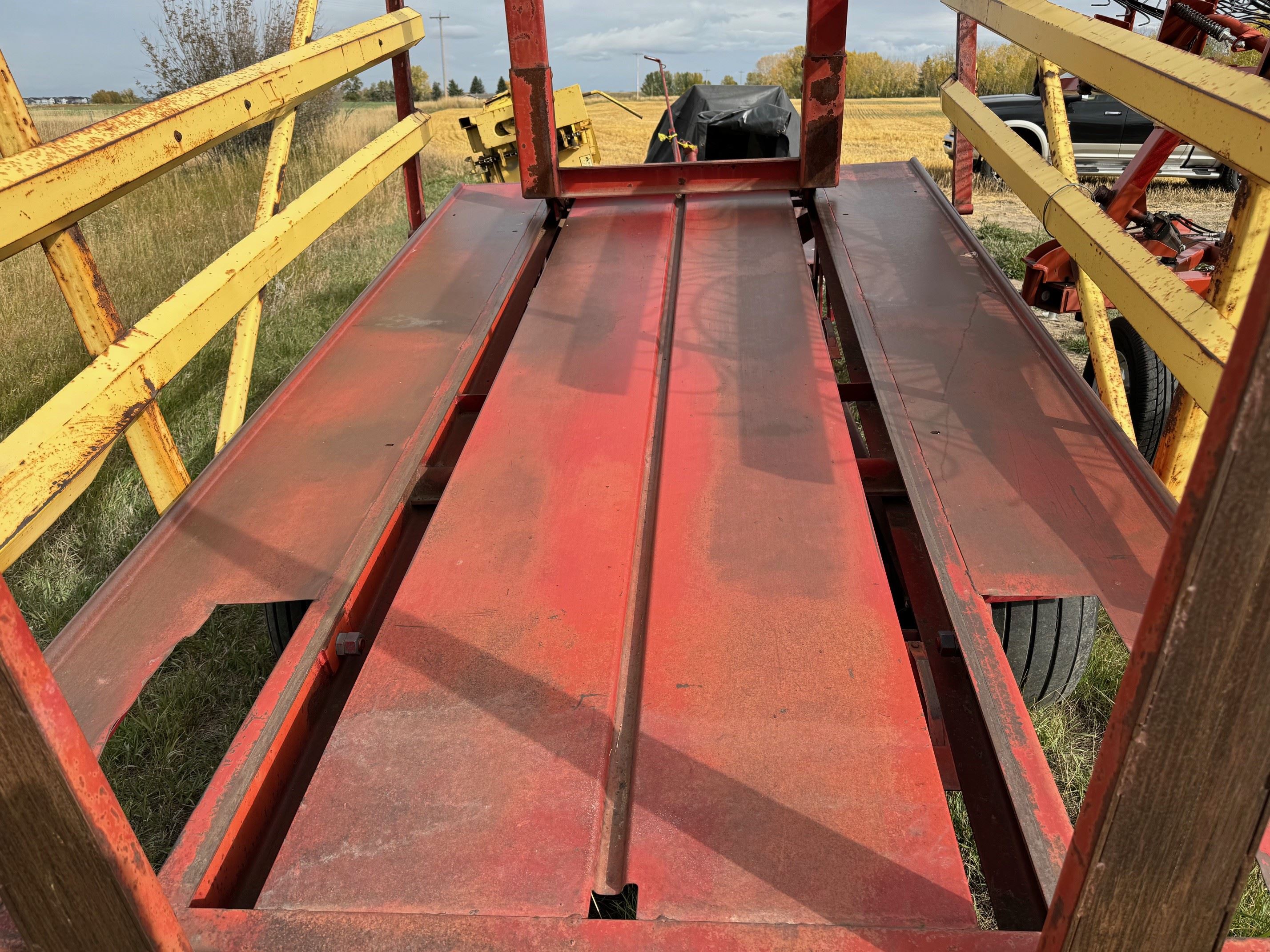 1975 New Holland 1002 Bale Wagon