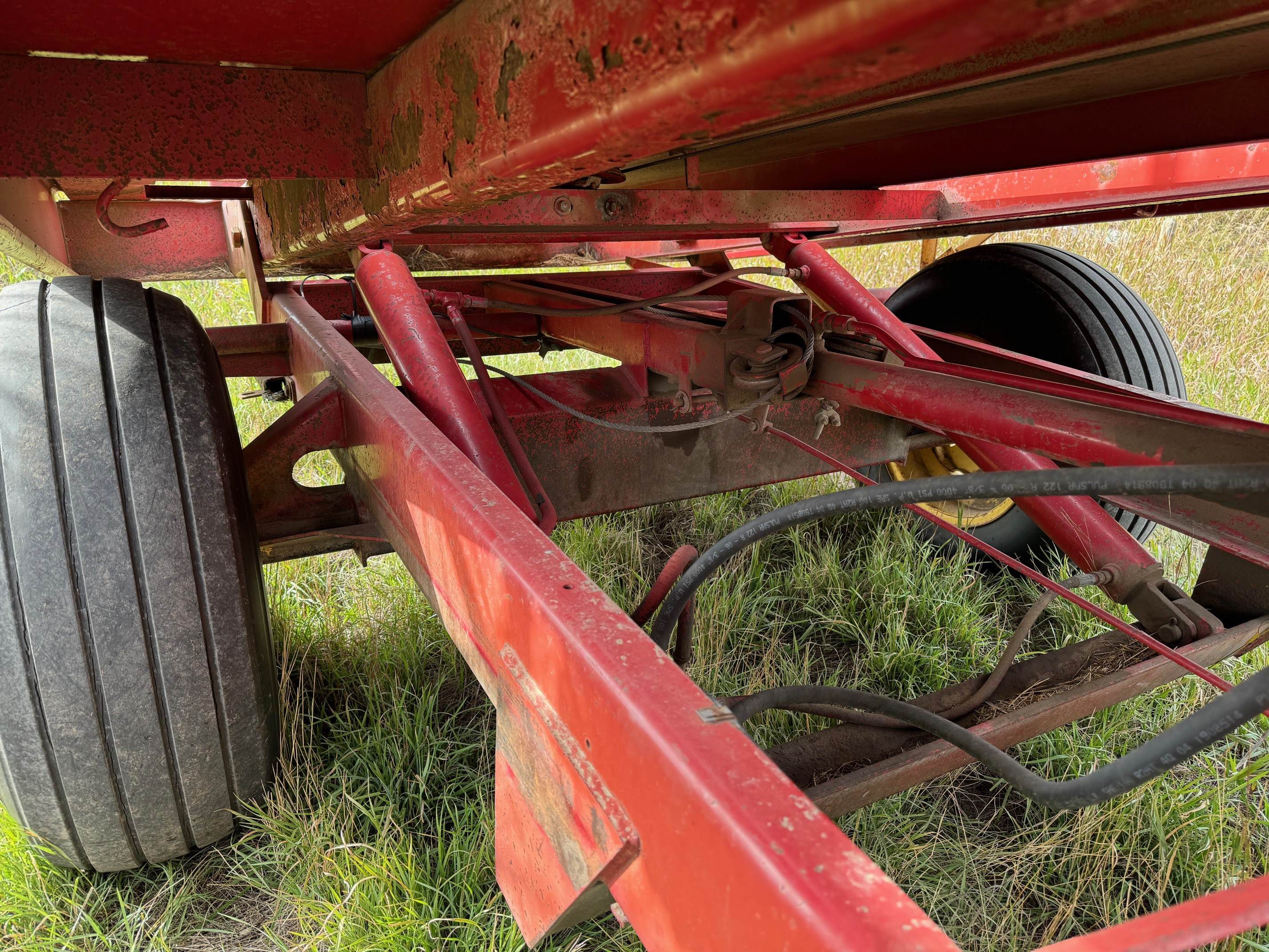 1975 New Holland 1002 Bale Wagon