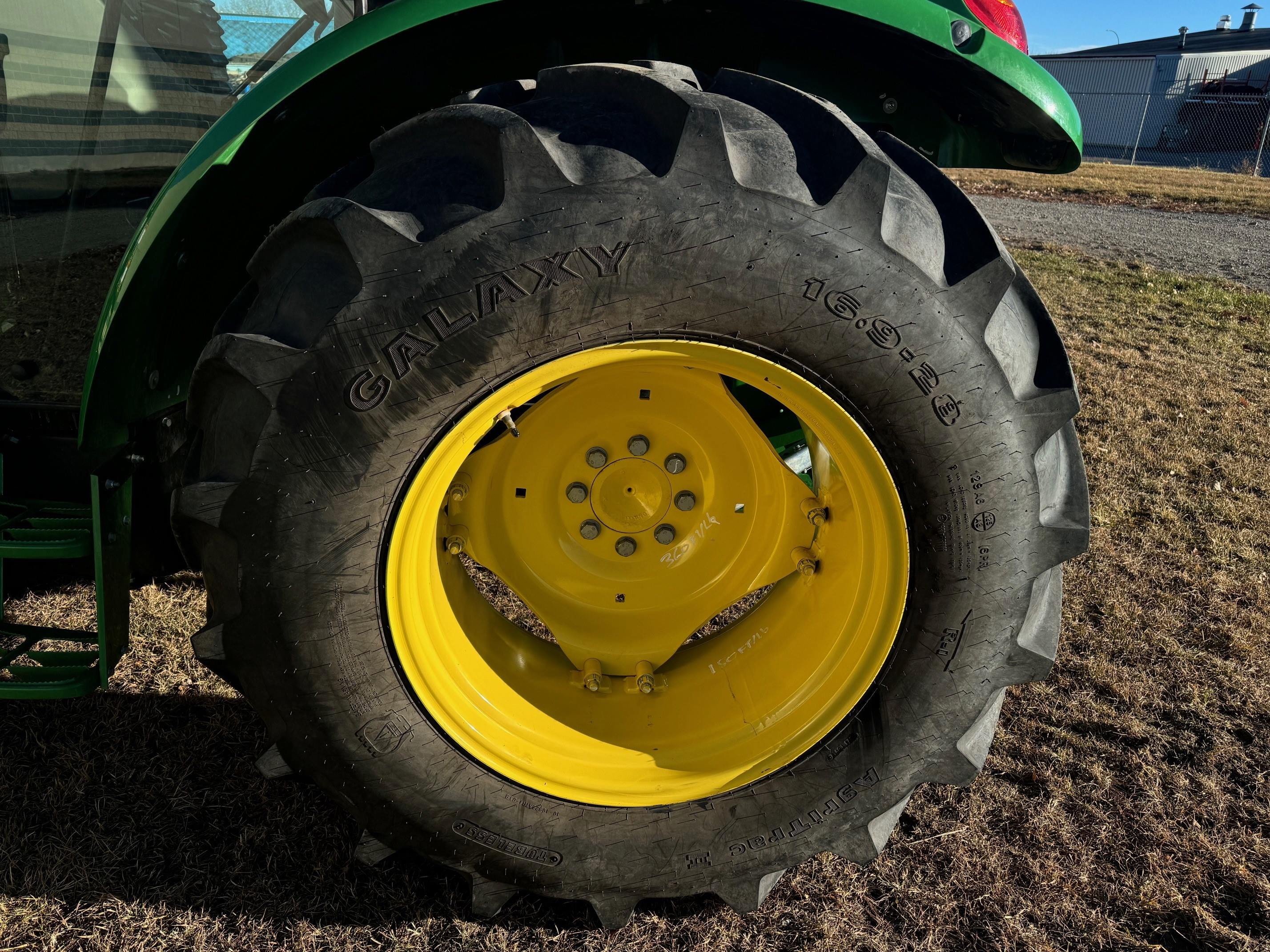 2019 John Deere 5075E Tractor