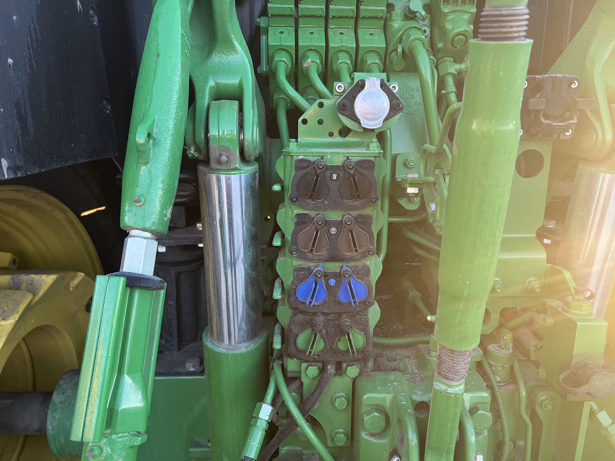 2021 John Deere 6195R Tractor