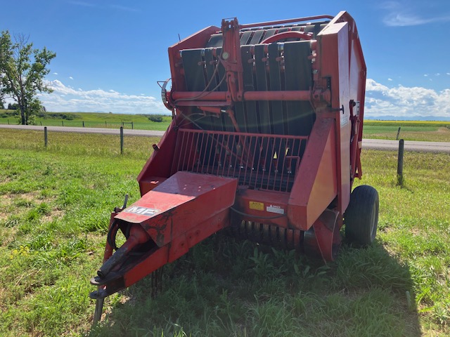1986 Massey Ferguson 1560 Baler/Round
