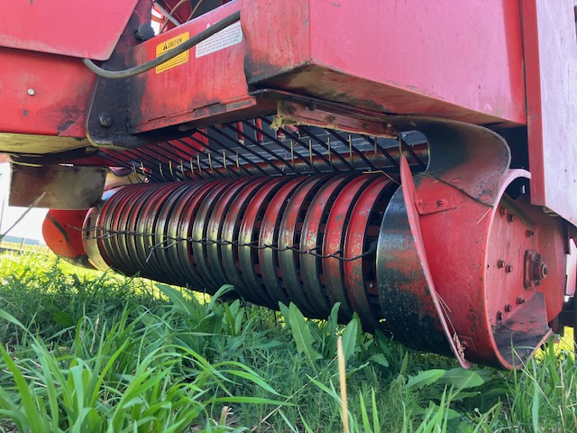 1986 Massey Ferguson 1560 Baler/Round