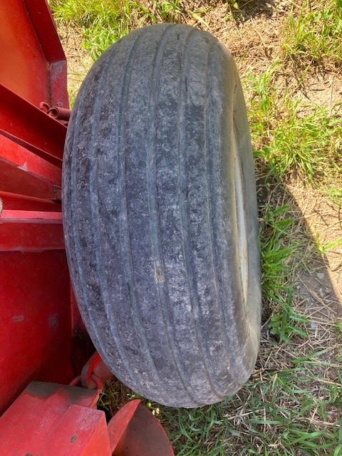1986 Massey Ferguson 1560 Baler/Round