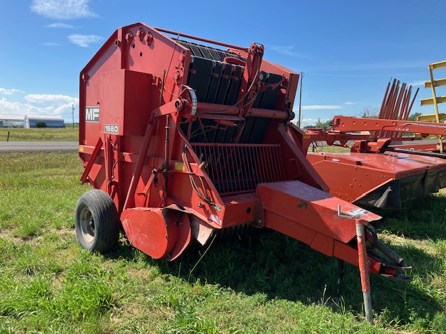 1986 Massey Ferguson 1560 Baler/Round