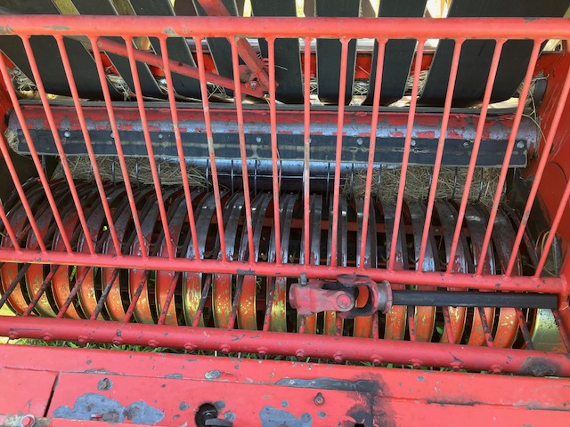 1986 Massey Ferguson 1560 Baler/Round