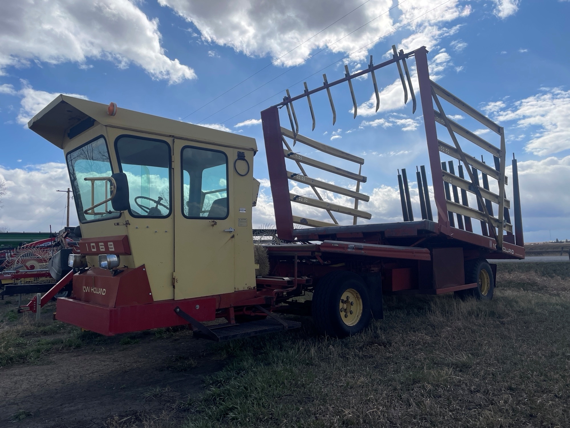 New Holland 1069 Bale Stacker