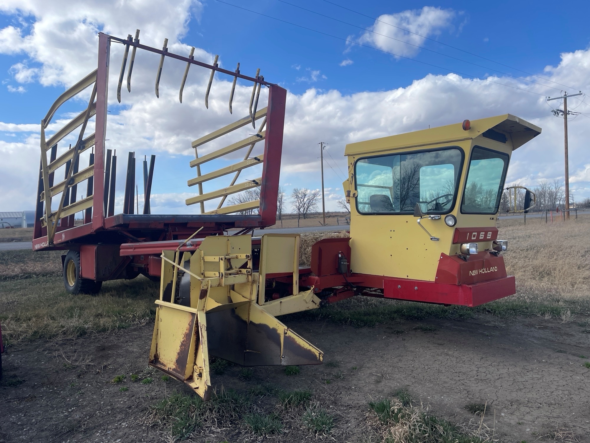 New Holland 1069 Bale Stacker