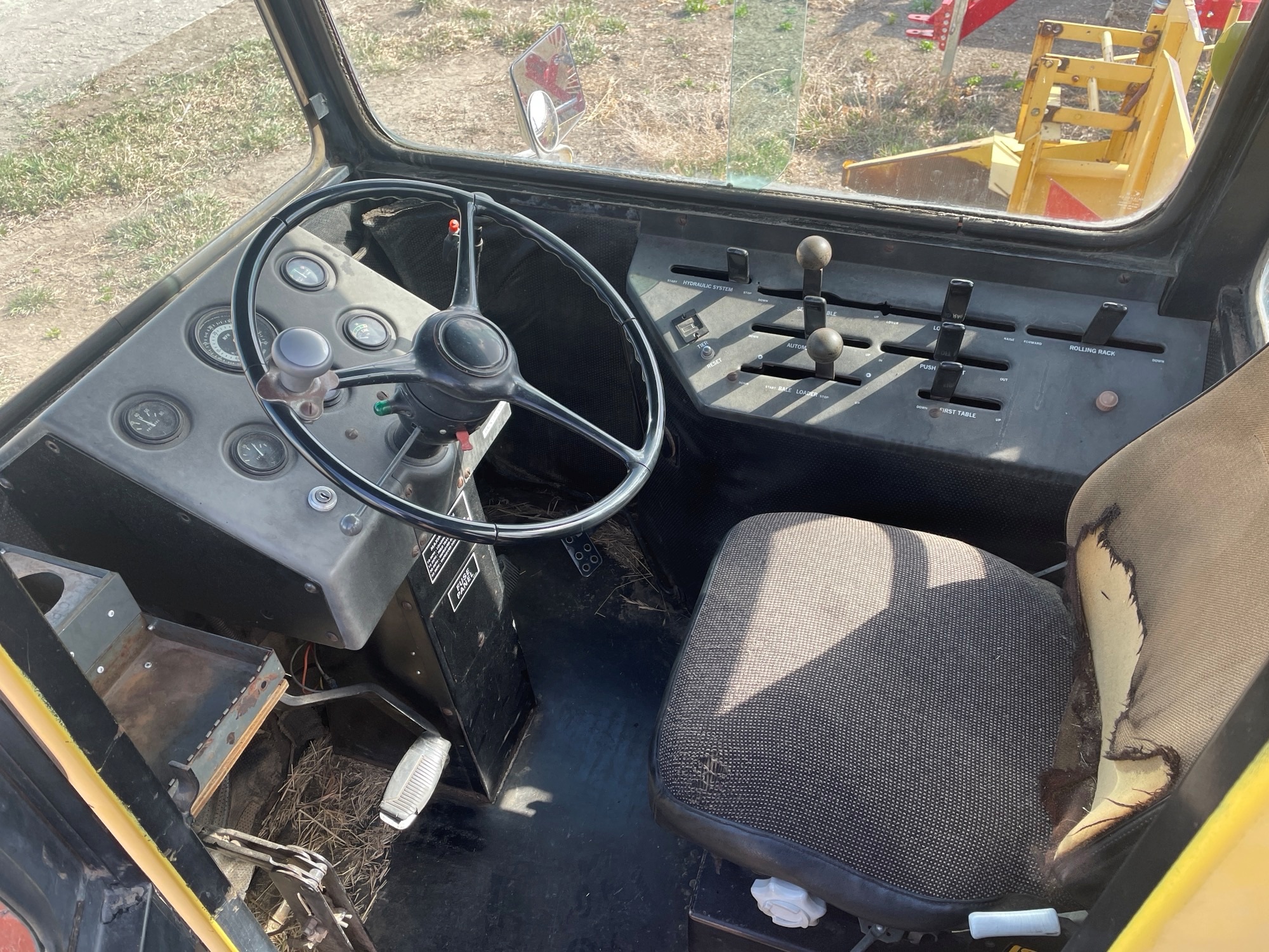 New Holland 1069 Bale Stacker