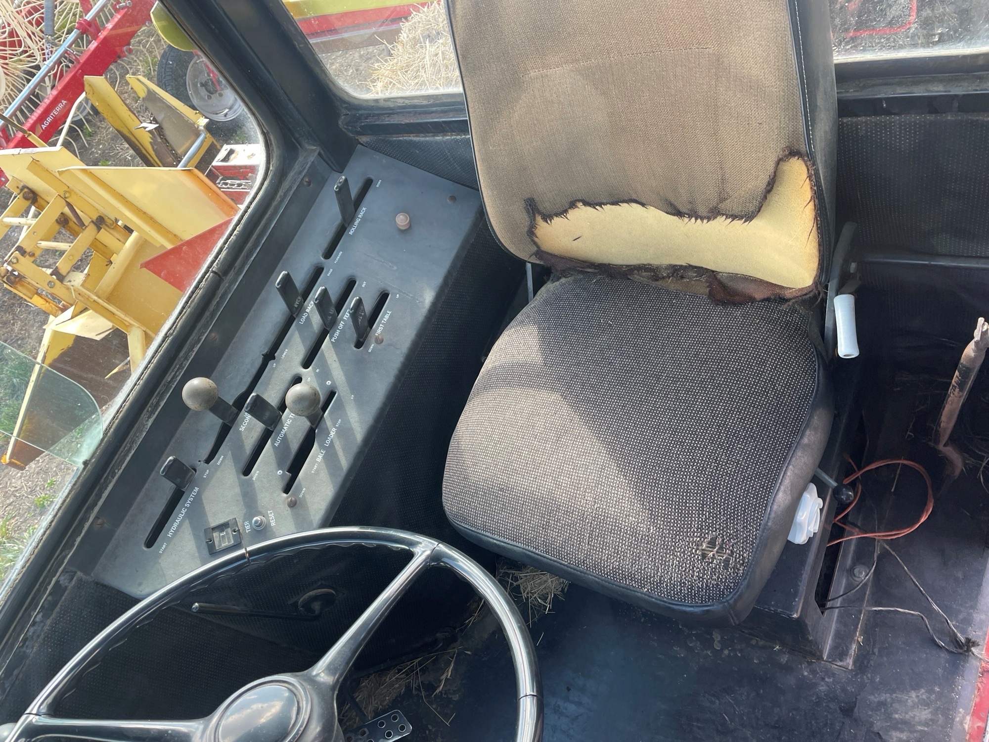 New Holland 1069 Bale Stacker