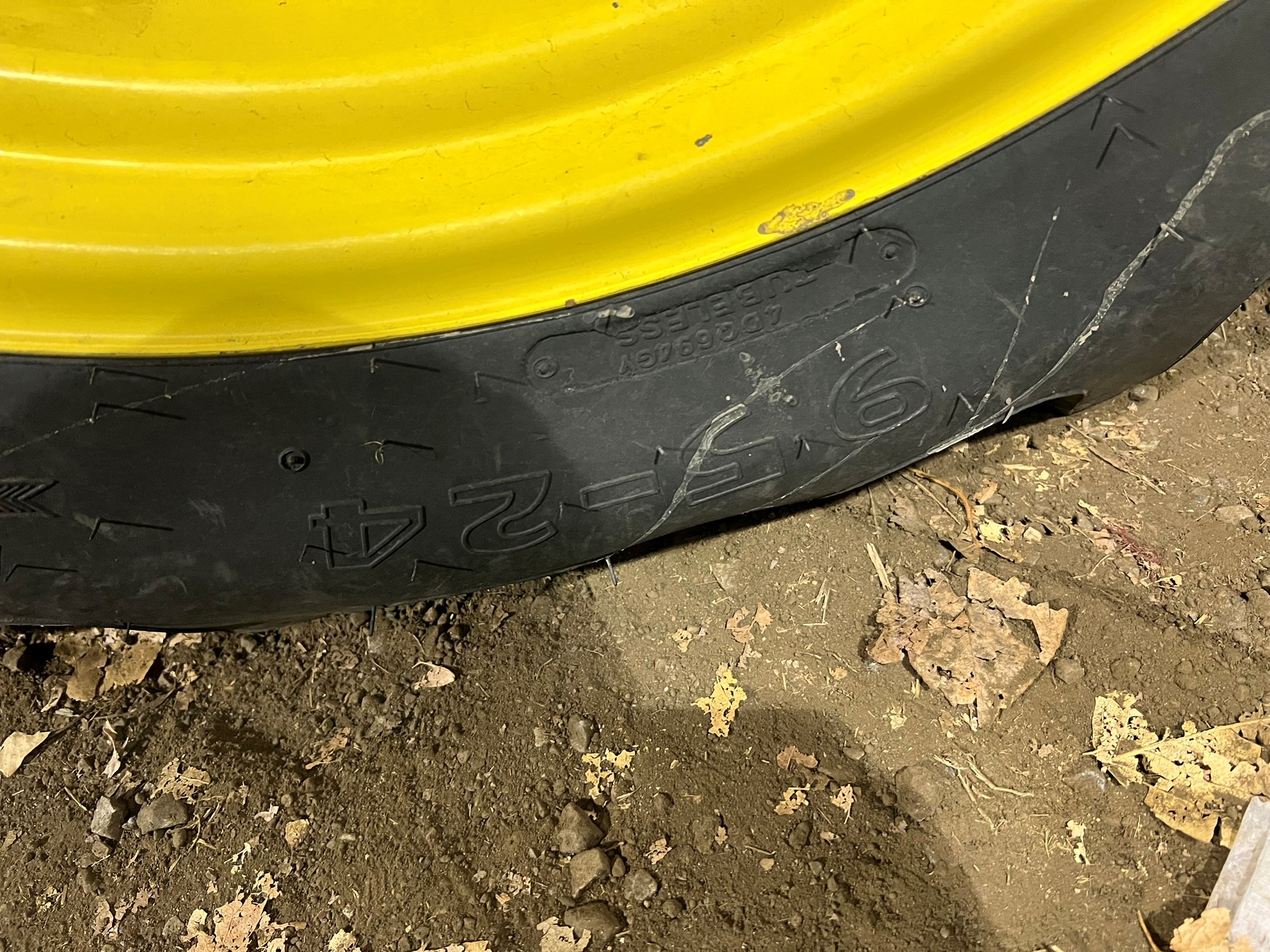 2015 John Deere 5075E Tractor