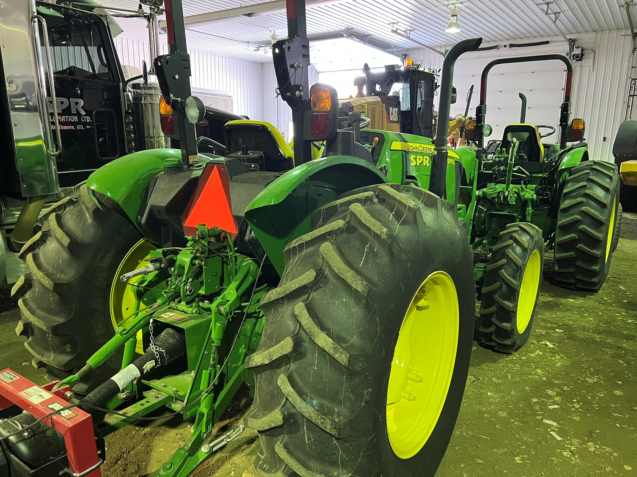 2015 John Deere 5075E Tractor