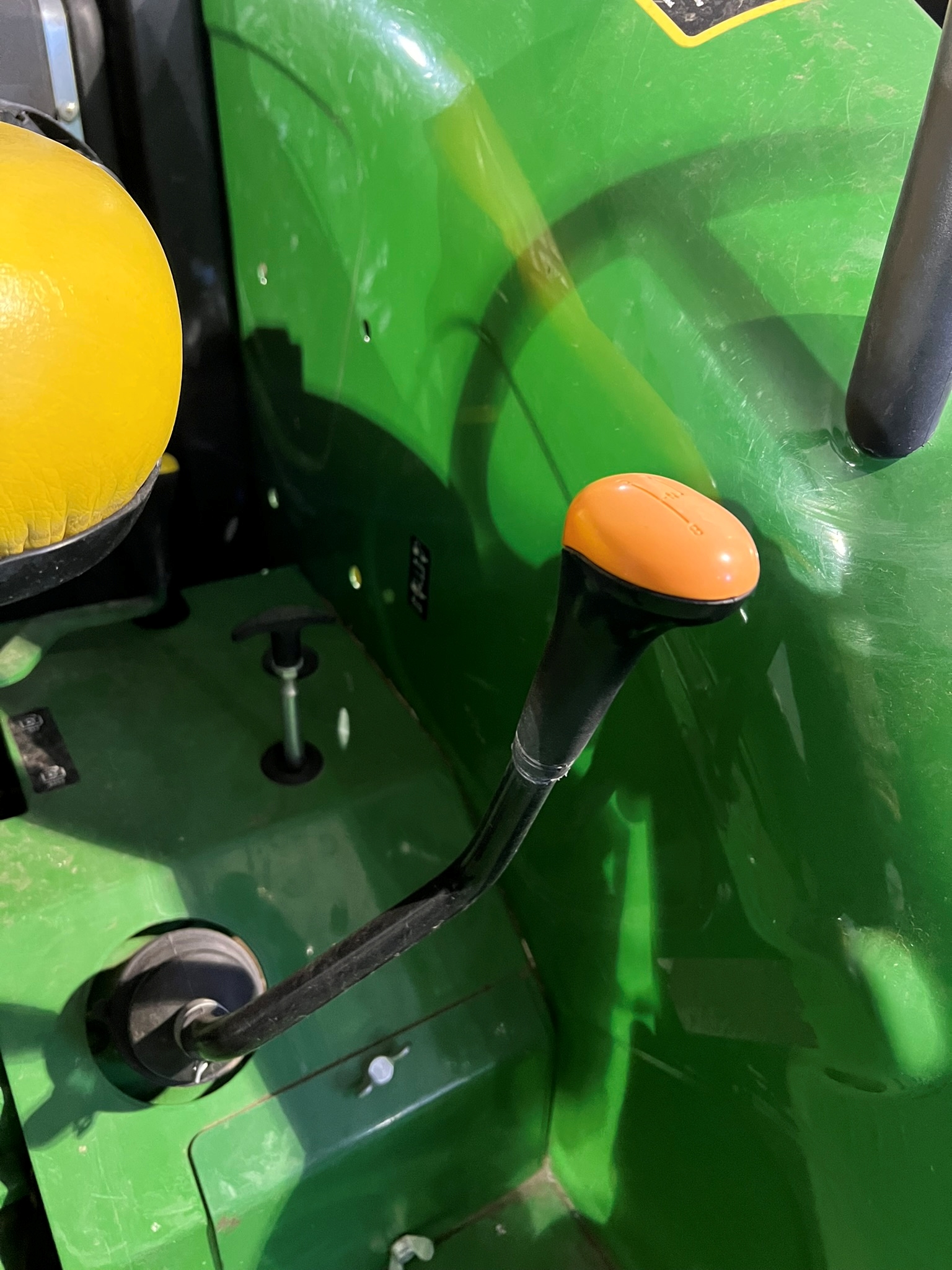 2015 John Deere 5075E Tractor