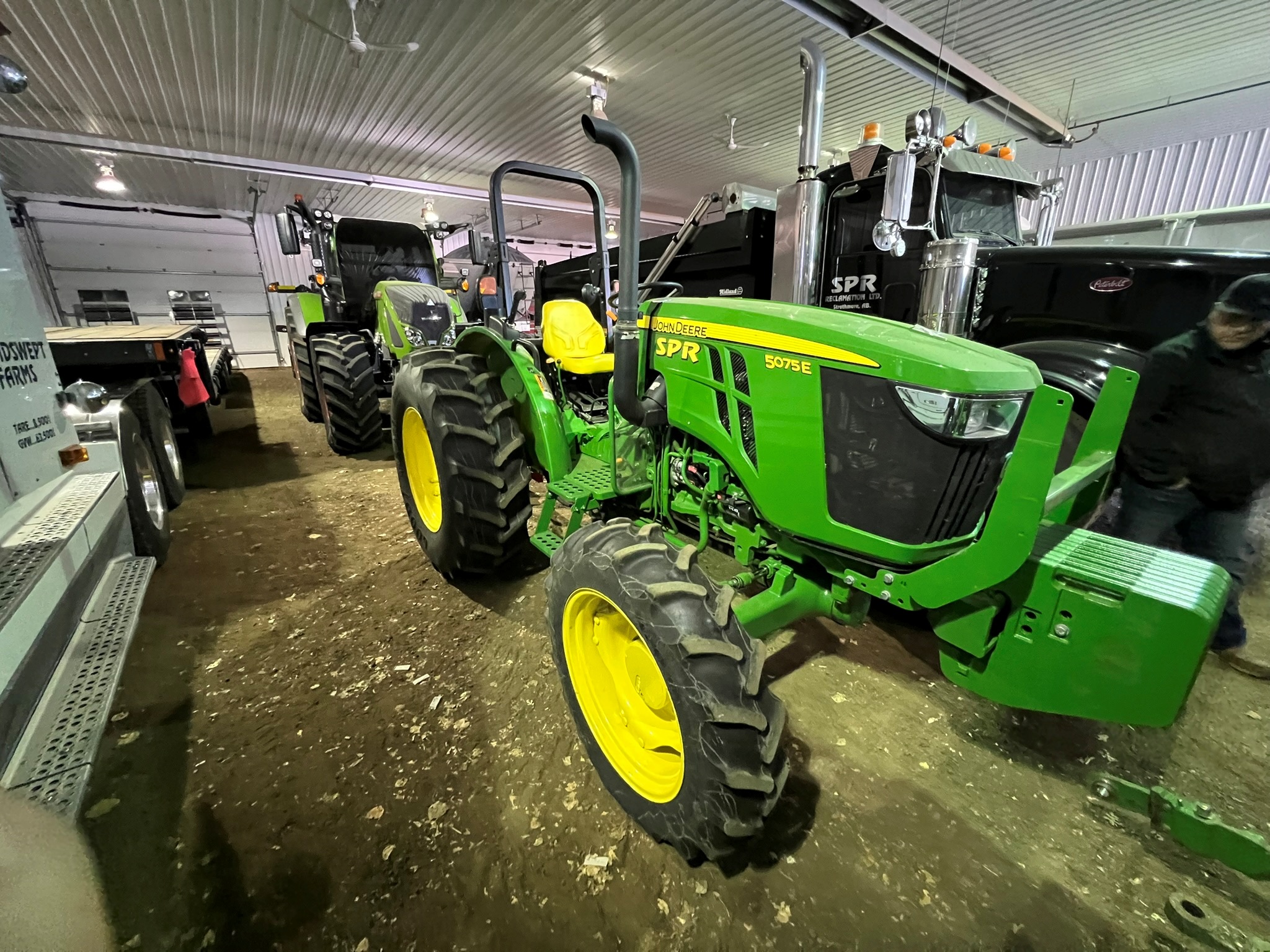 2015 John Deere 5075E Tractor