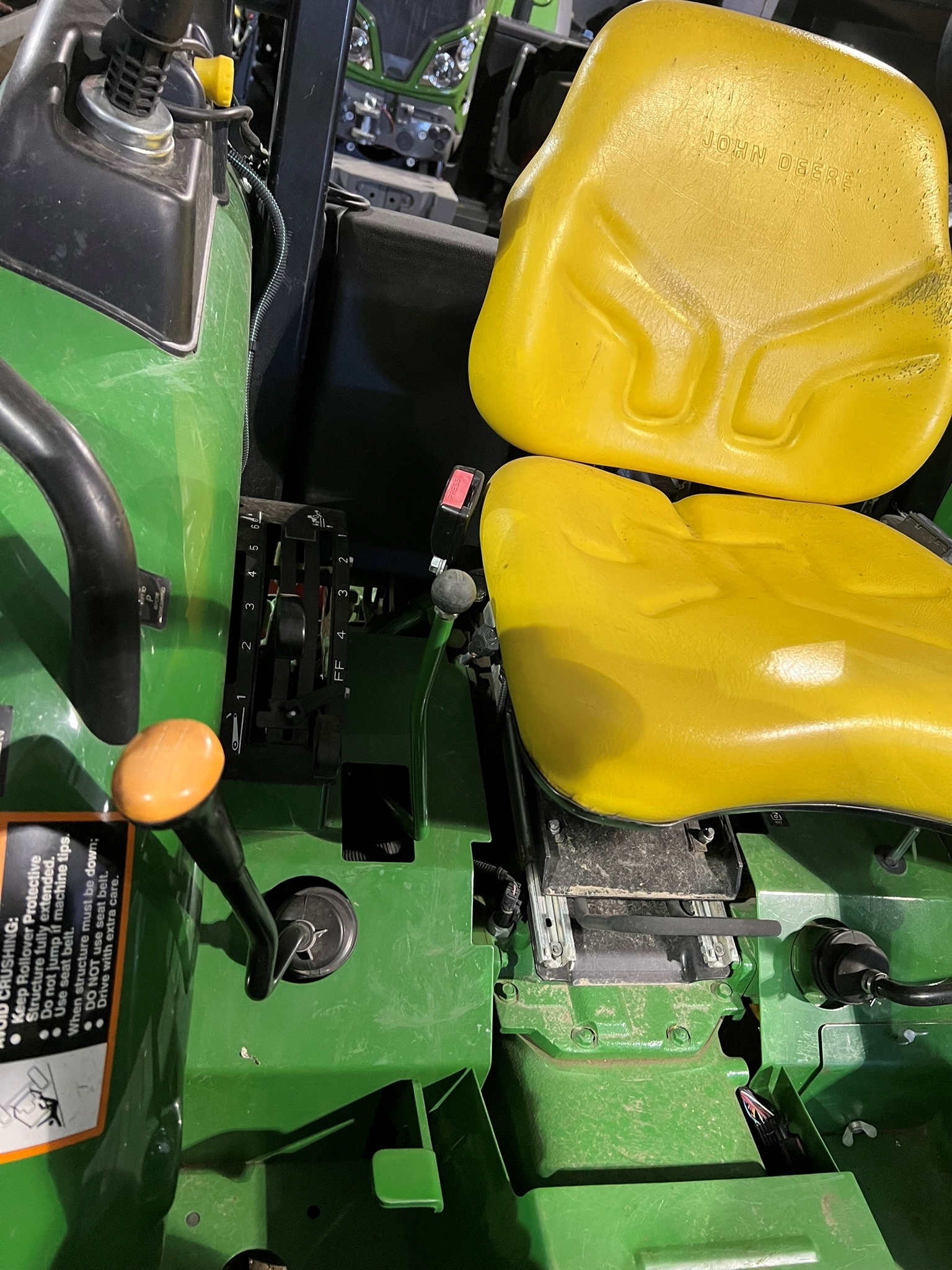2015 John Deere 5075E Tractor