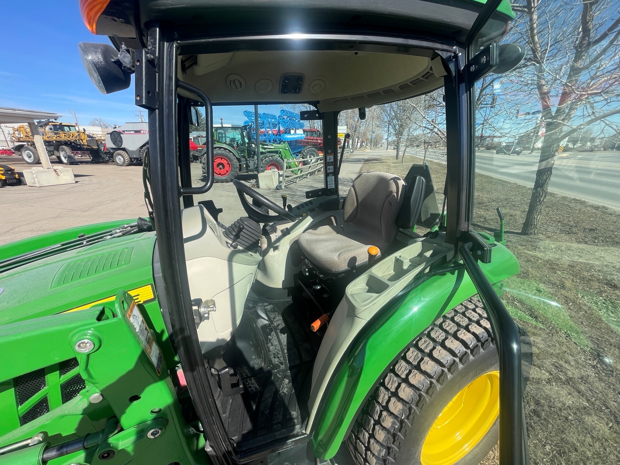 2014 John Deere 3033R Tractor Compact