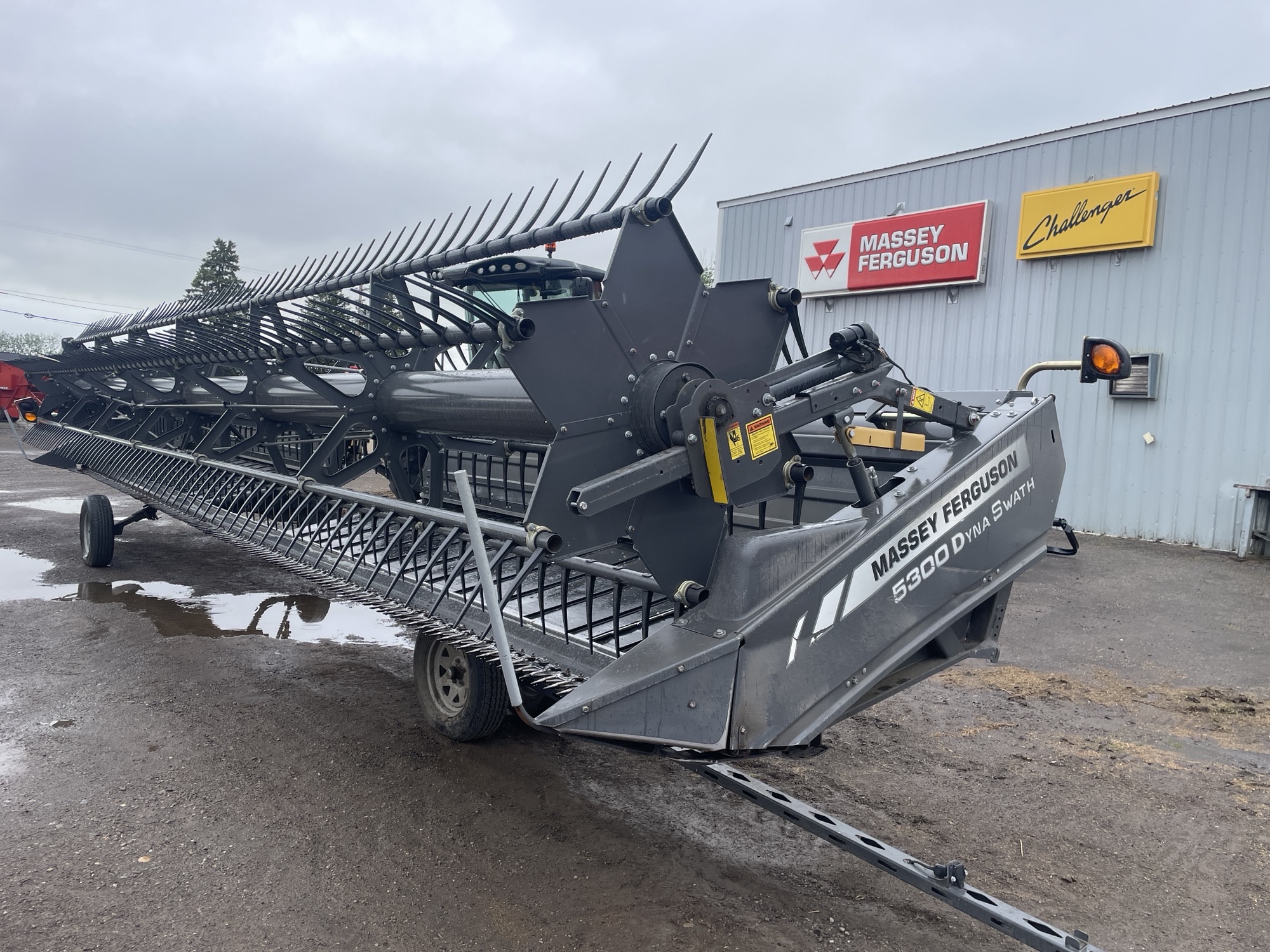 2016 Massey Ferguson 5300 Header Draper