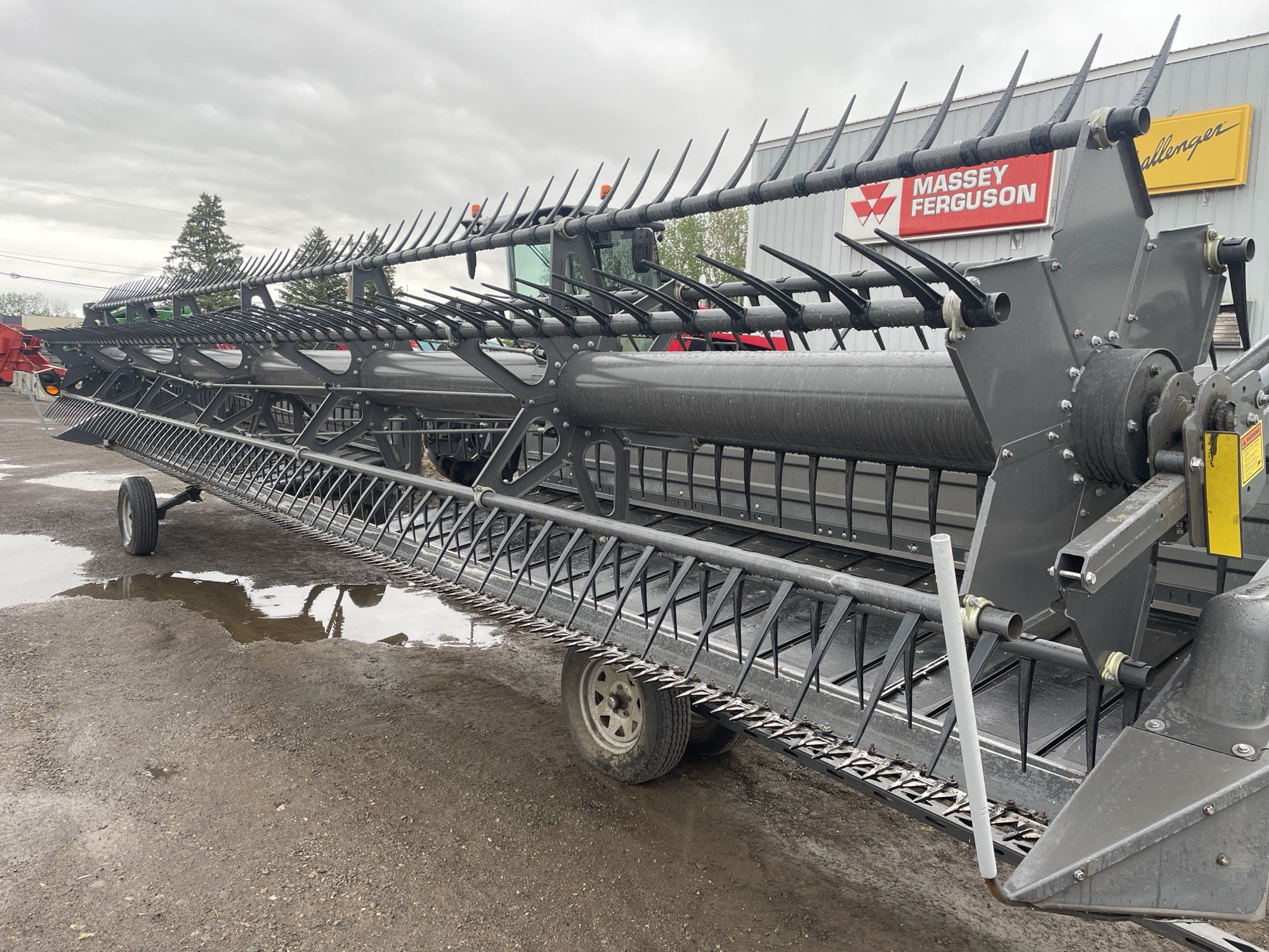2016 Massey Ferguson 5300 Header Draper