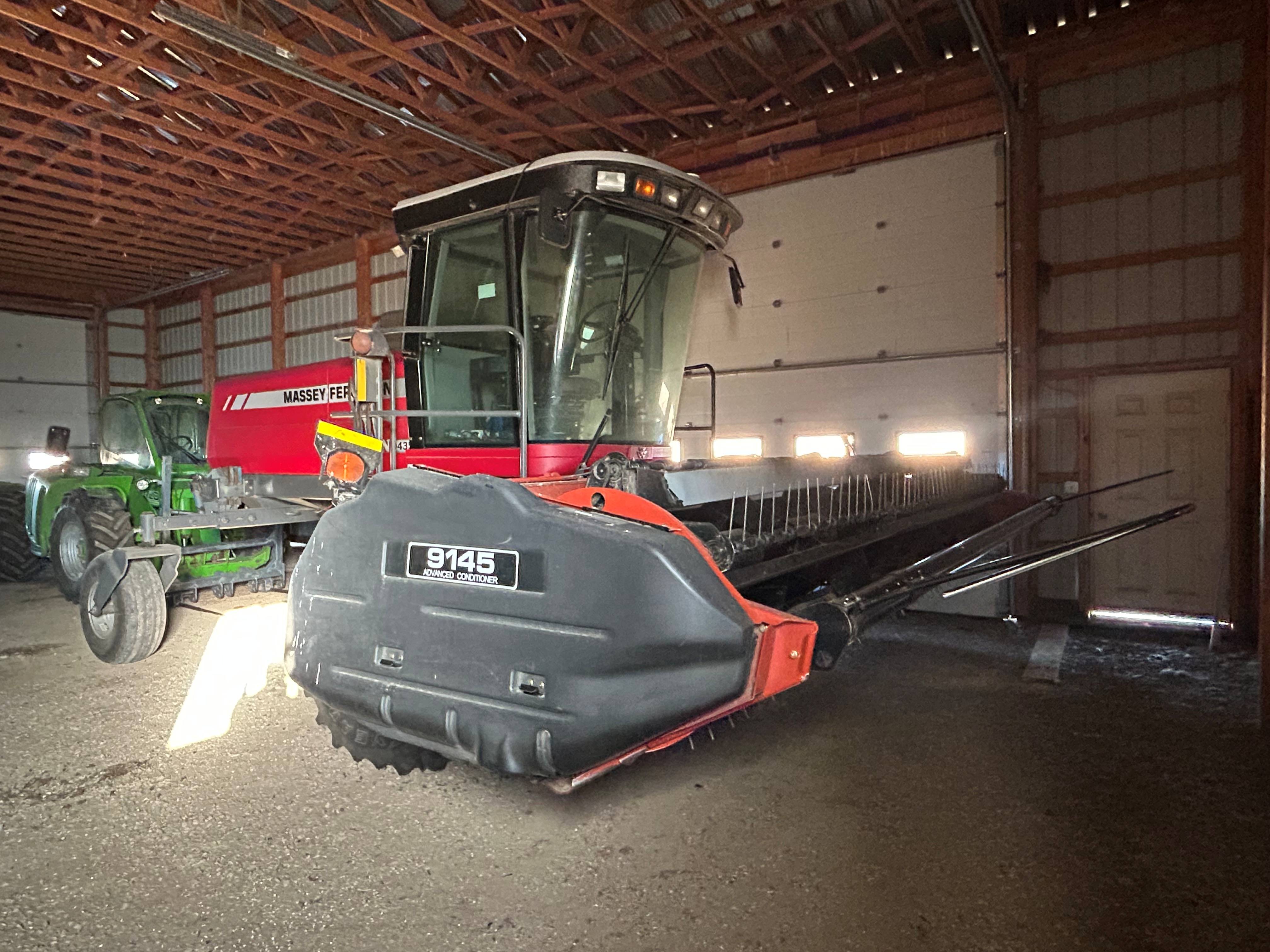 2011 Massey Ferguson 9435 Swather