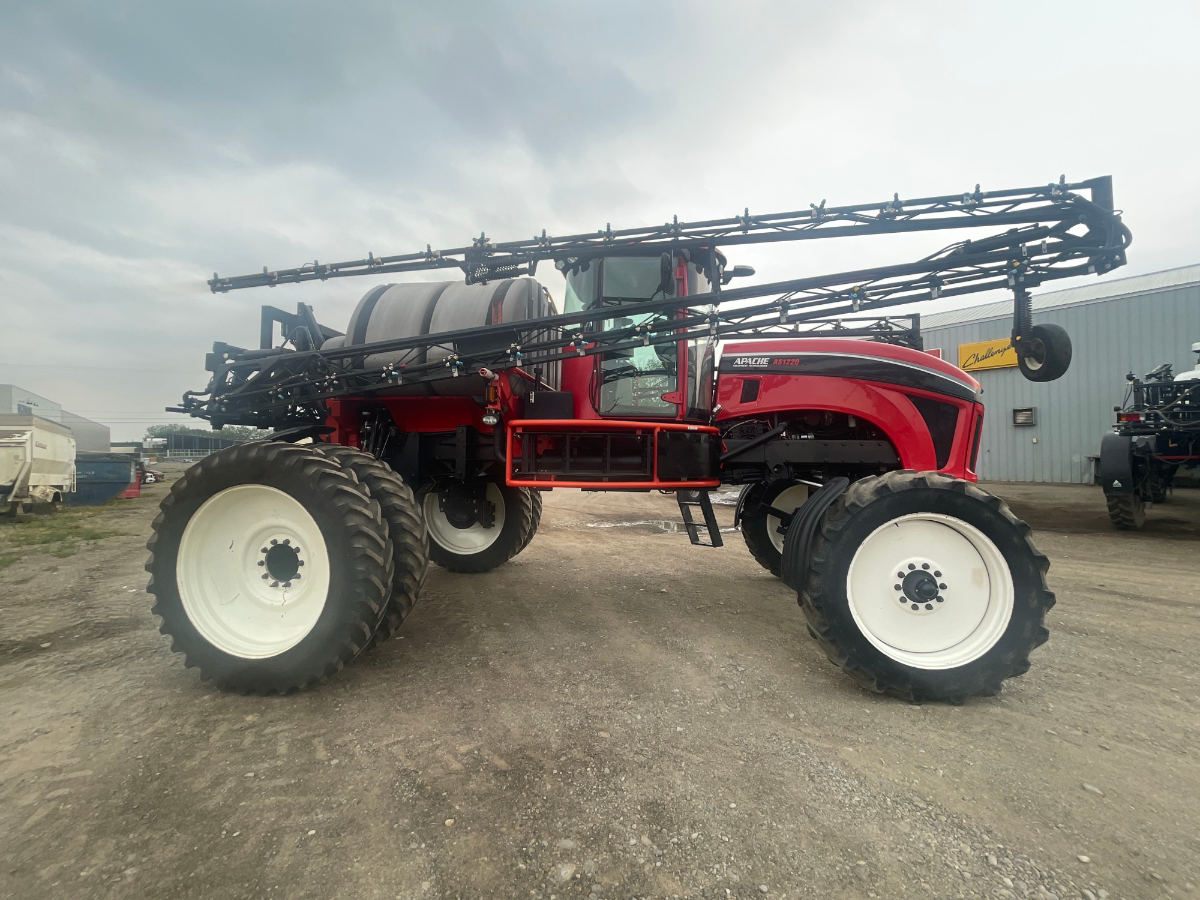 2011 Apache AS1220 Sprayer/High Clearance