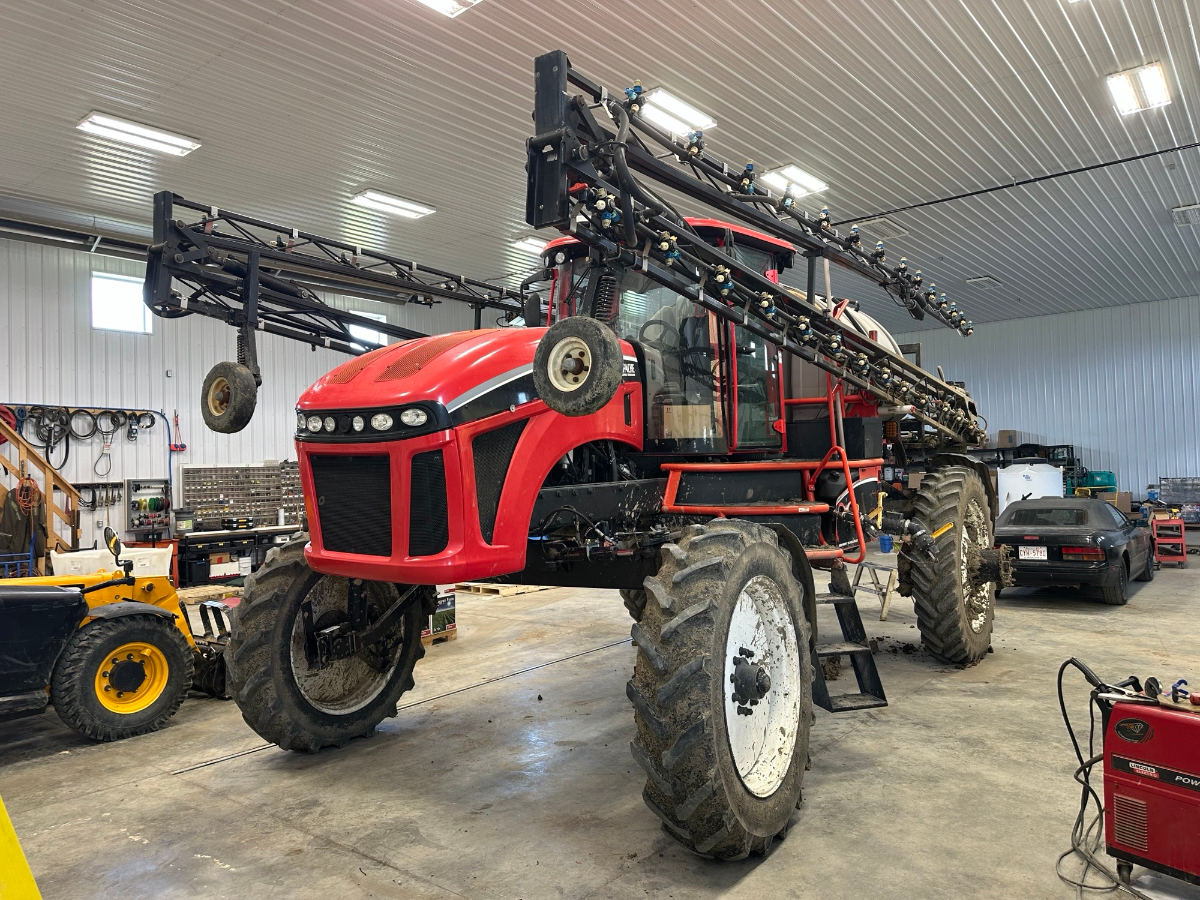 2011 Apache AS1220 Sprayer/High Clearance