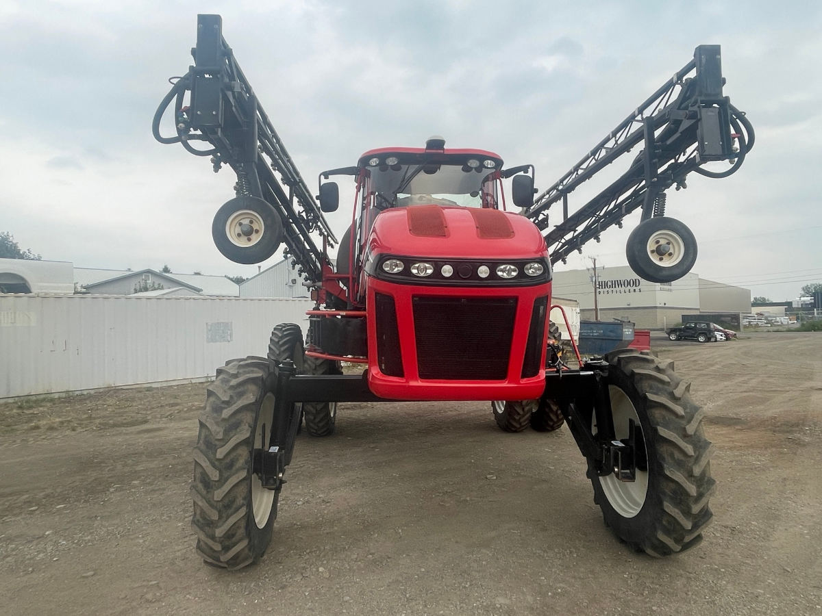 2011 Apache AS1220 Sprayer/High Clearance