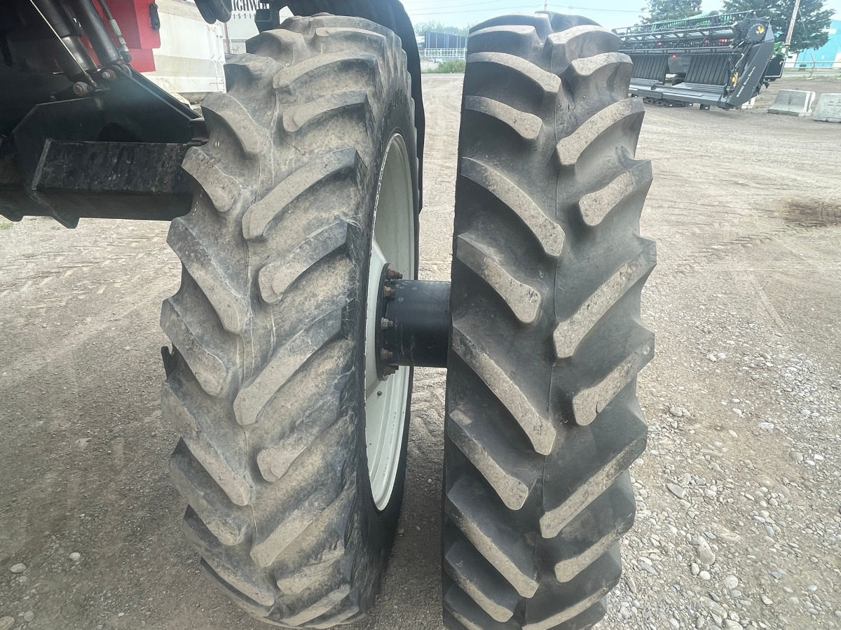 2011 Apache AS1220 Sprayer/High Clearance
