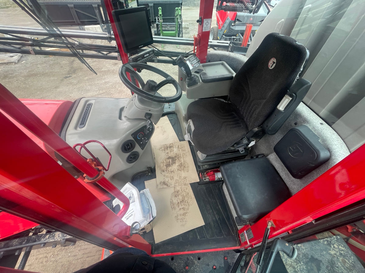 2011 Apache AS1220 Sprayer/High Clearance