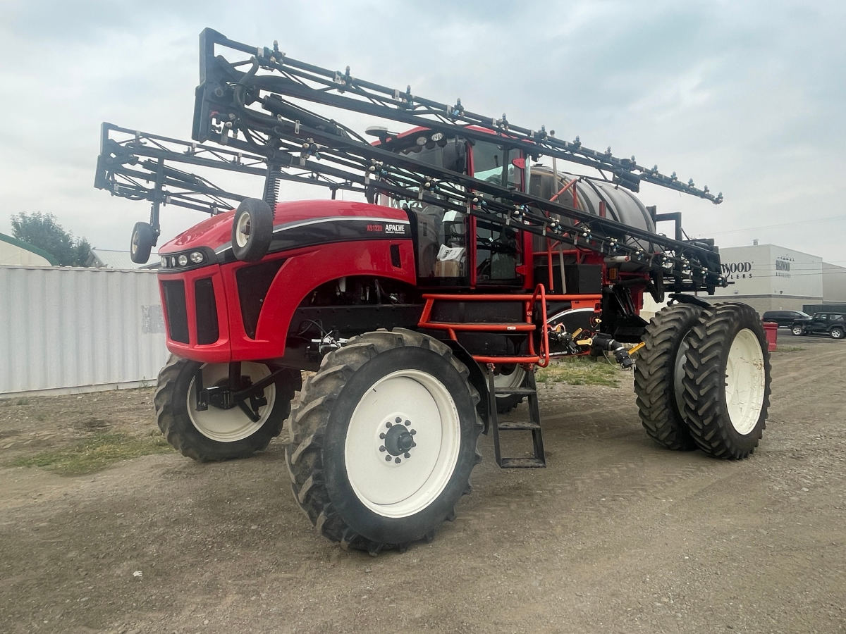 2011 Apache AS1220 Sprayer/High Clearance