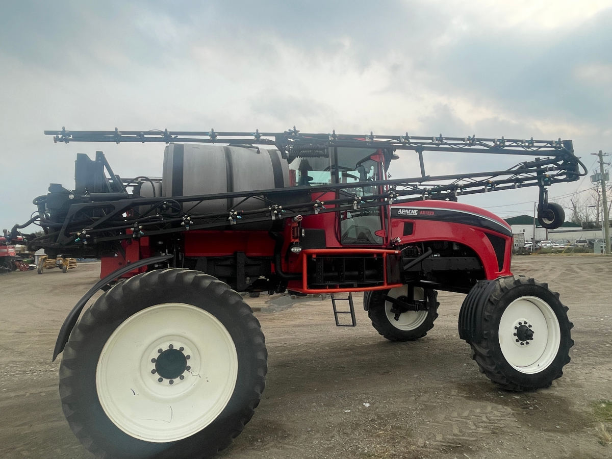 2011 Apache AS1220 Sprayer/High Clearance