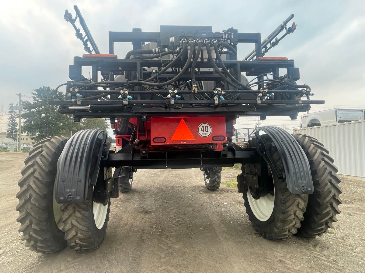 2011 Apache AS1220 Sprayer/High Clearance