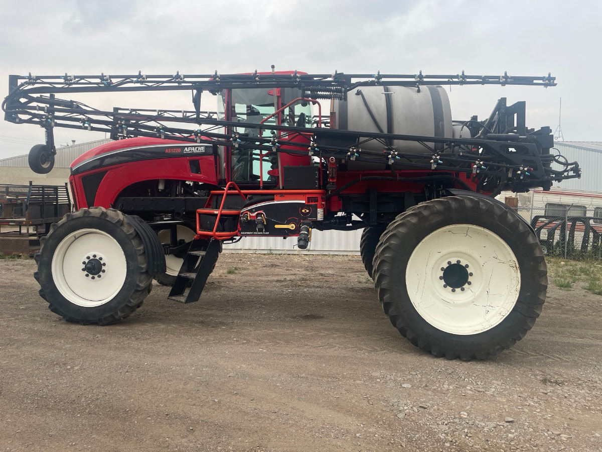 2011 Apache AS1220 Sprayer/High Clearance