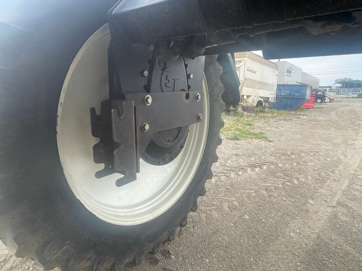 2011 Apache AS1220 Sprayer/High Clearance