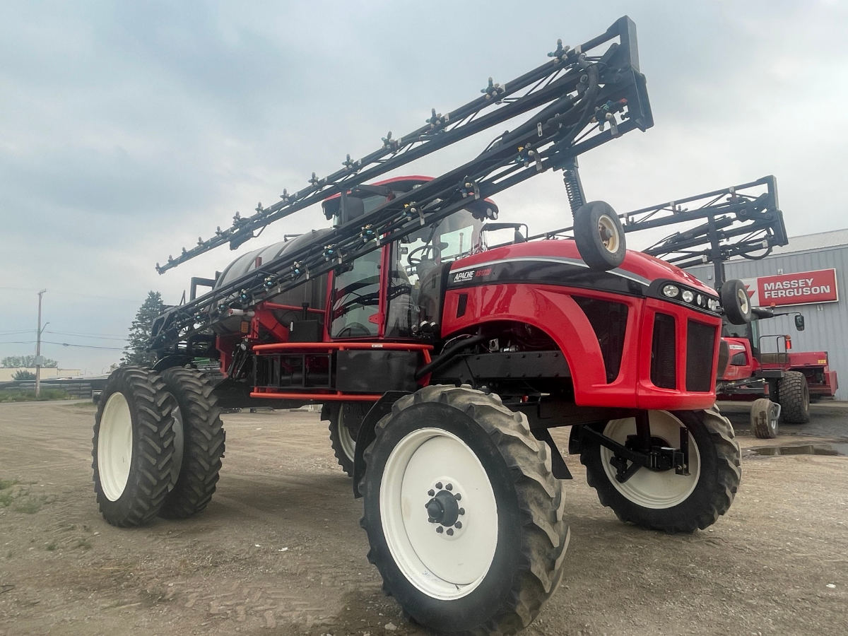 2011 Apache AS1220 Sprayer/High Clearance