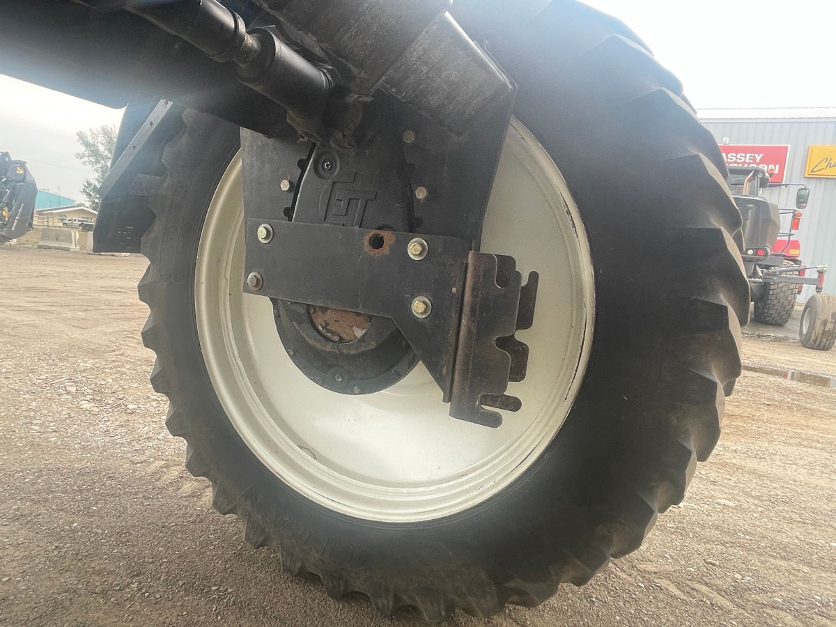 2011 Apache AS1220 Sprayer/High Clearance