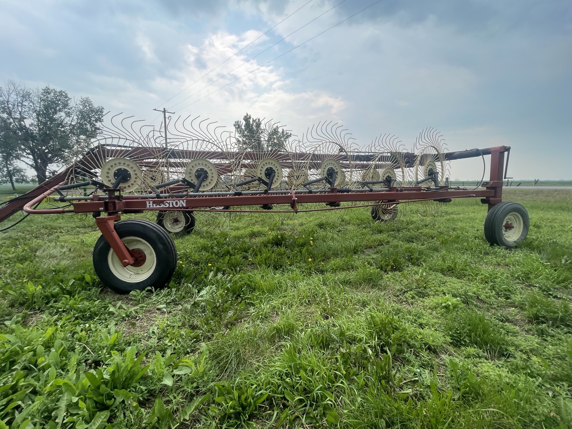 2000 Massey Ferguson 3983 Rake/V